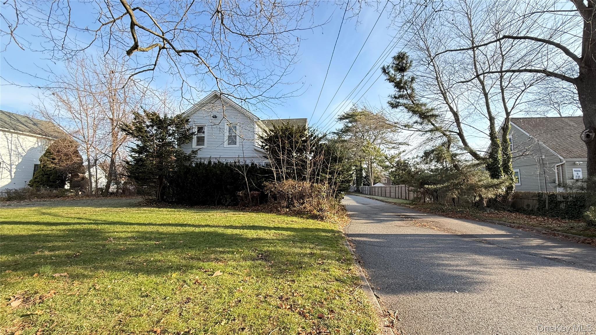 982 Roanoke Avenue Riverhead Riverhead, NY 11901