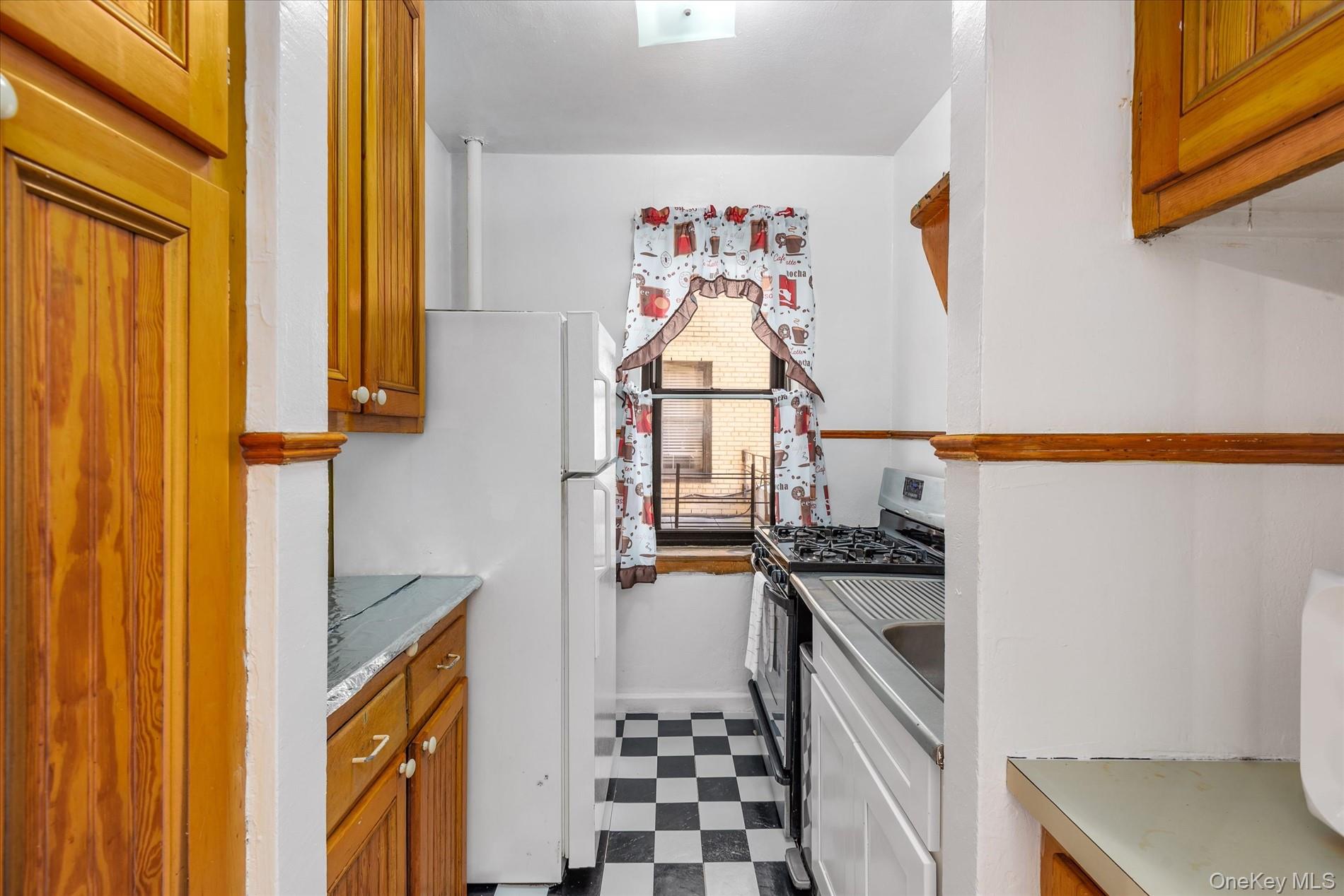 251 Seaman Avenue 2-H New York , NY 10034