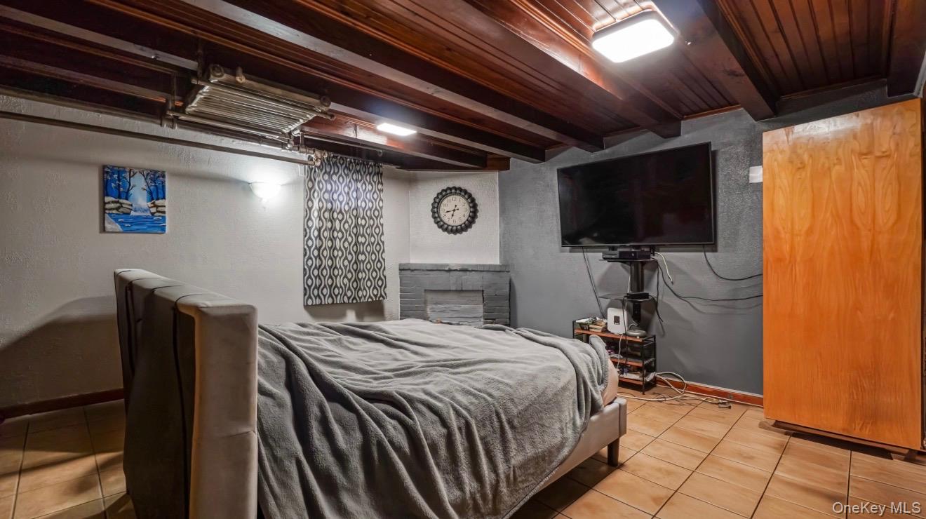 2521 Yates Avenue Bronx, NY 10469