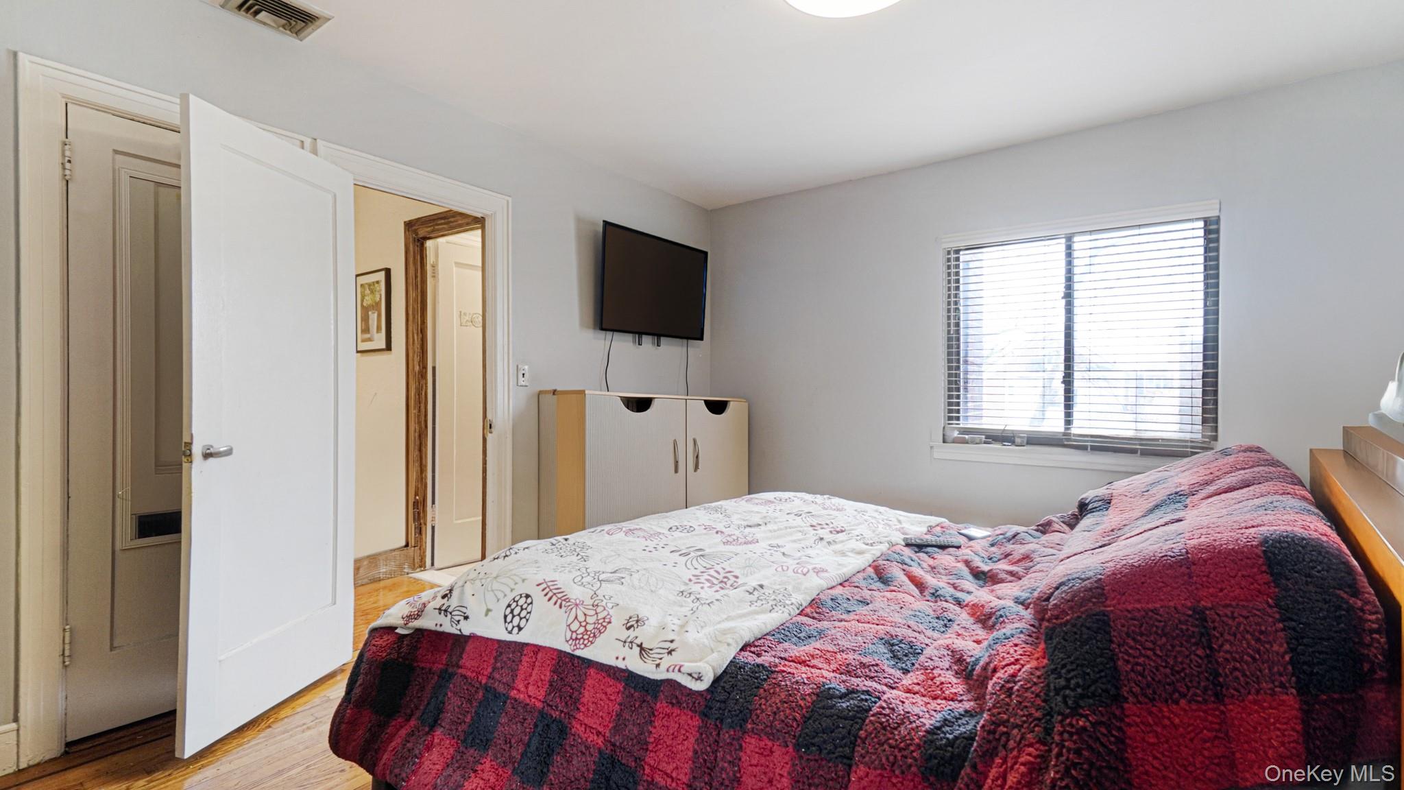 2521 Yates Avenue Bronx, NY 10469