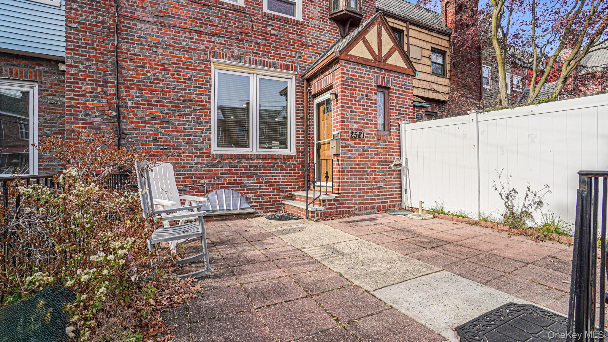 2521 Yates Avenue Bronx, NY 10469