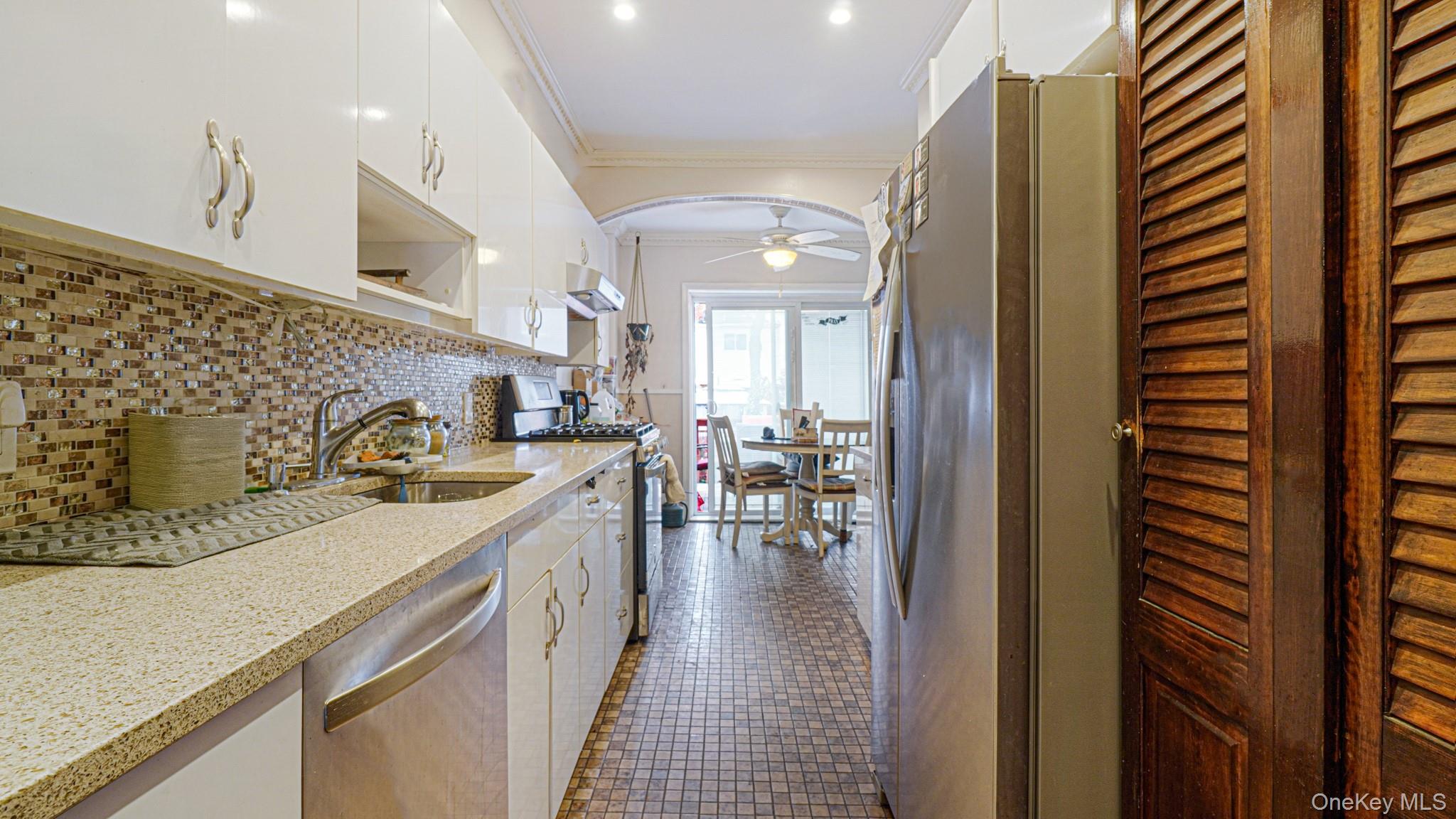 2521 Yates Avenue Bronx, NY 10469