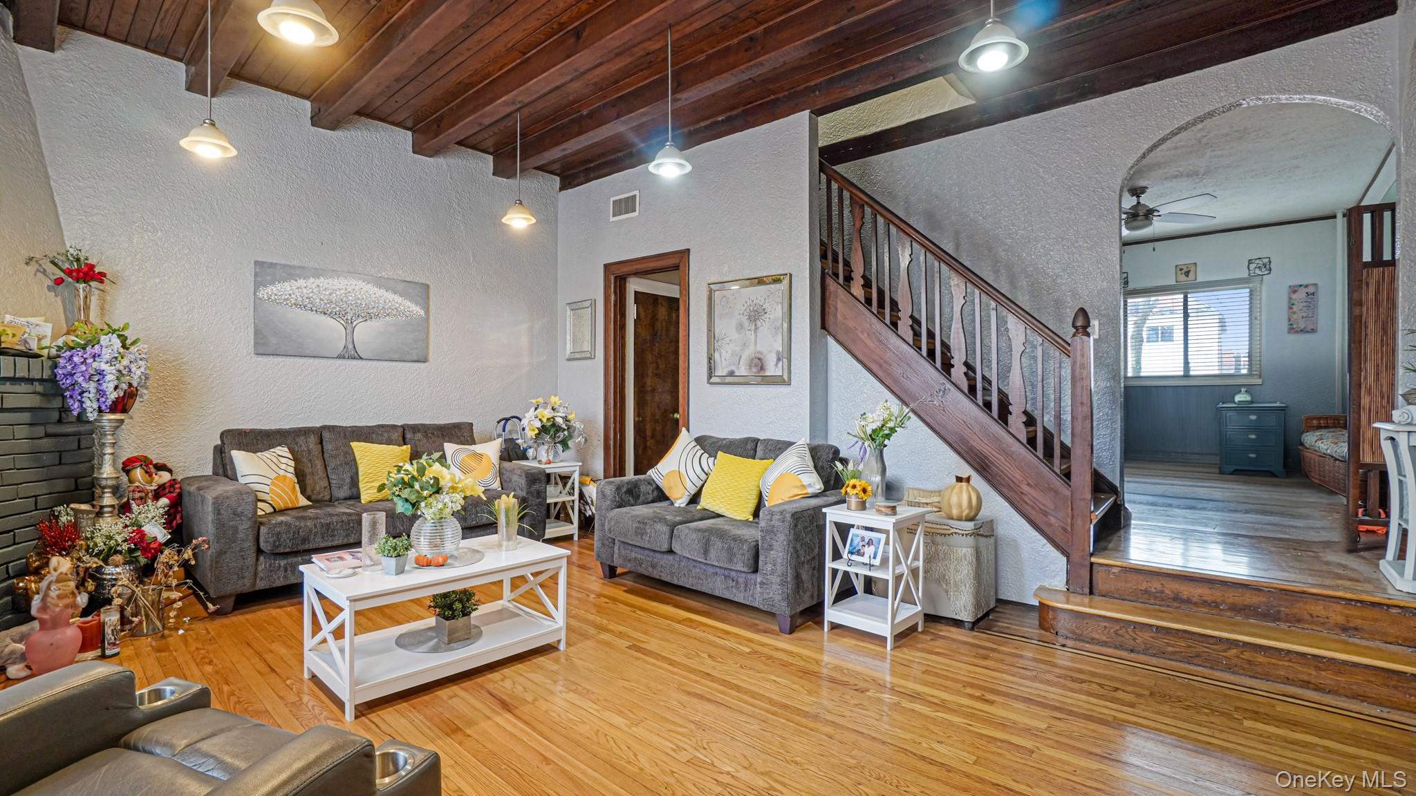 2521 Yates Avenue Bronx, NY 10469