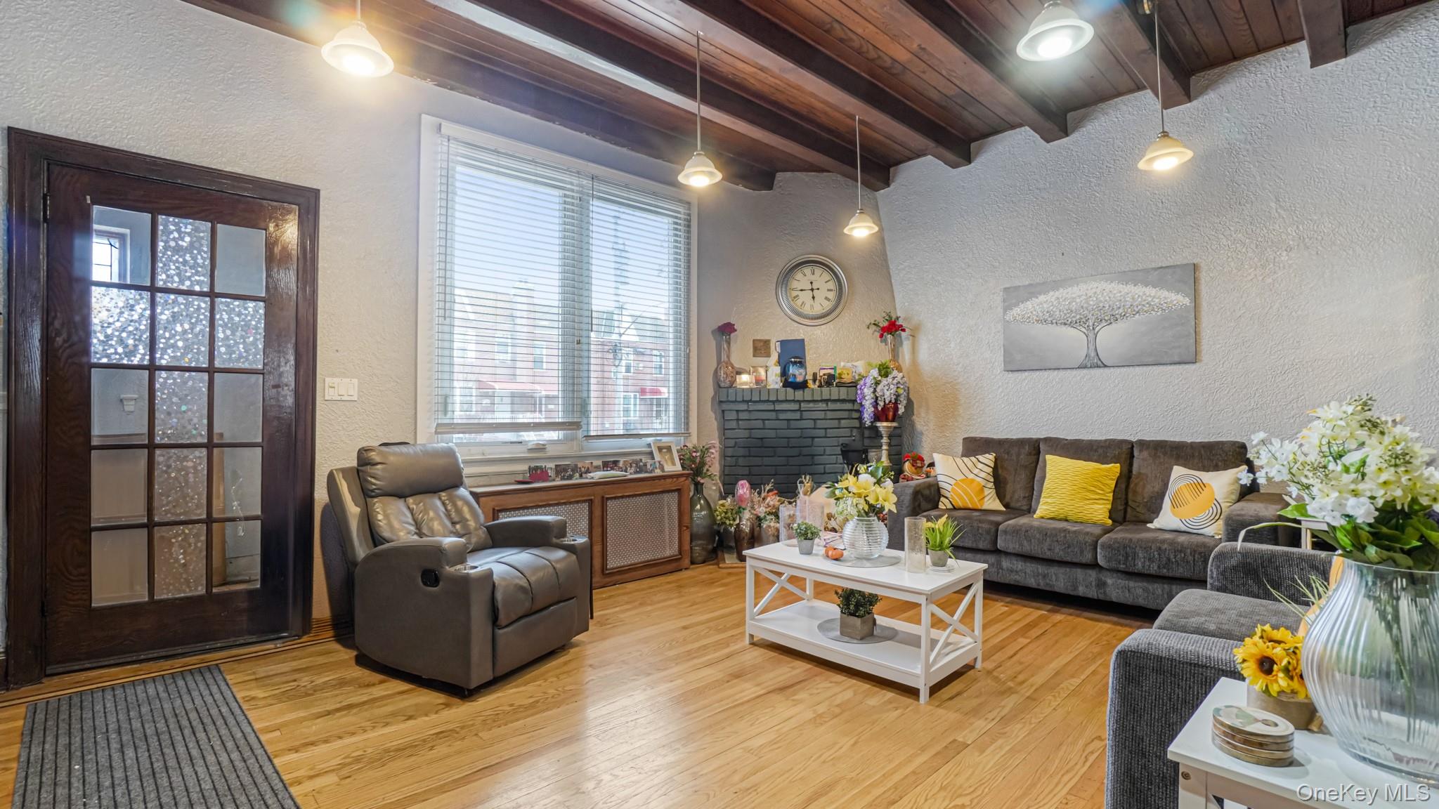 2521 Yates Avenue Bronx, NY 10469