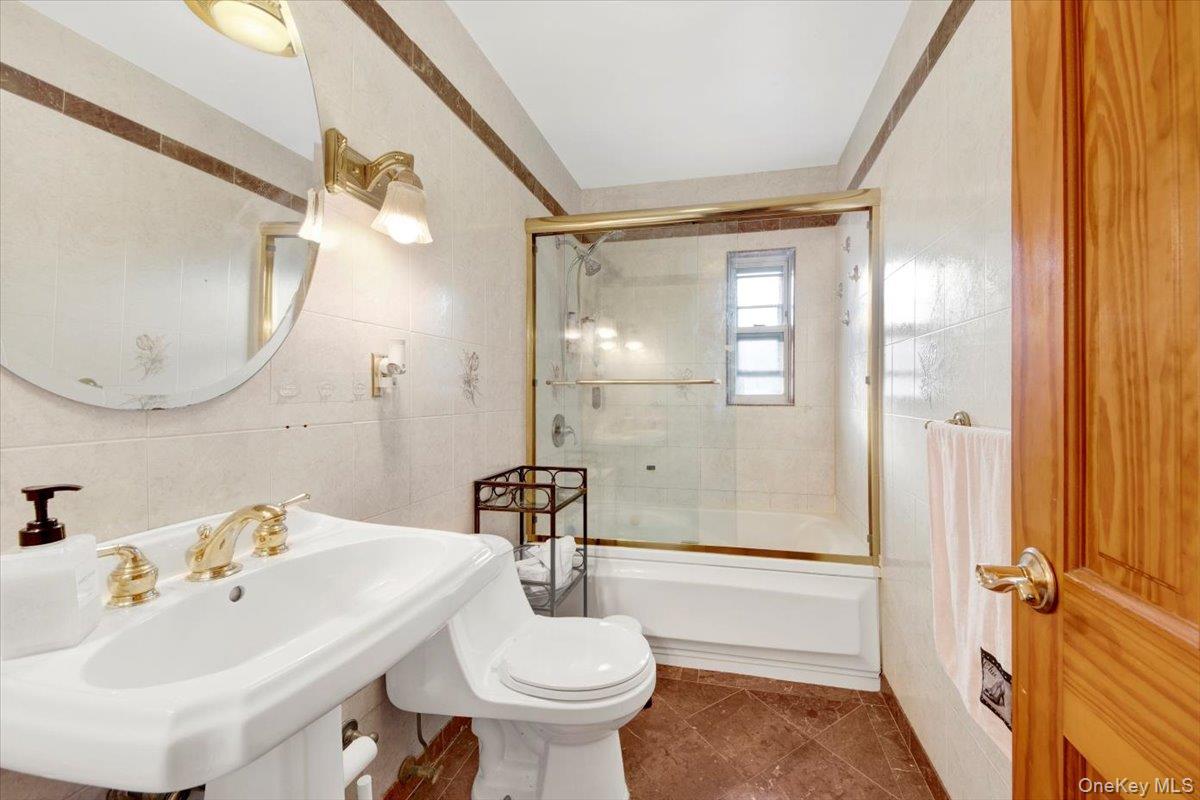 239 Brinsmade Avenue Bronx, NY 10465