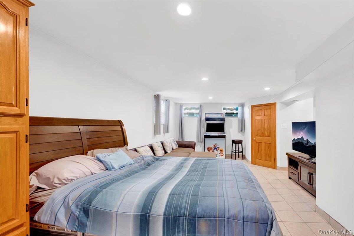 239 Brinsmade Avenue Bronx, NY 10465