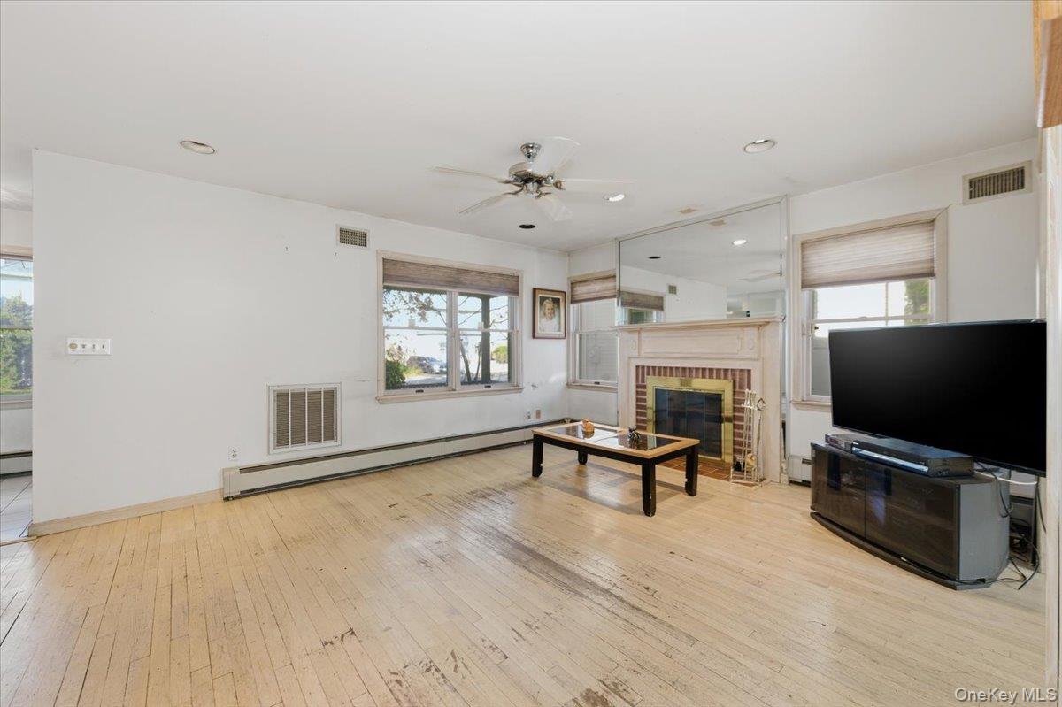 467 West Broadway Cedarhurst Cedarhurst, NY 11516