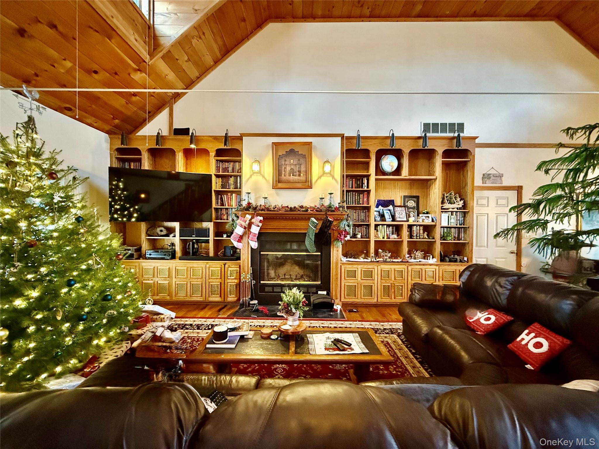 912-918 Hollow Road Out of NYC Salt Point, NY 12578