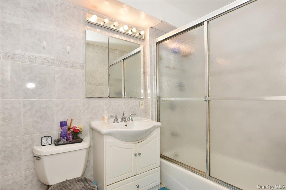 166-30 Gothic Drive Jamaica Hills Jamaica Hills, NY 11432