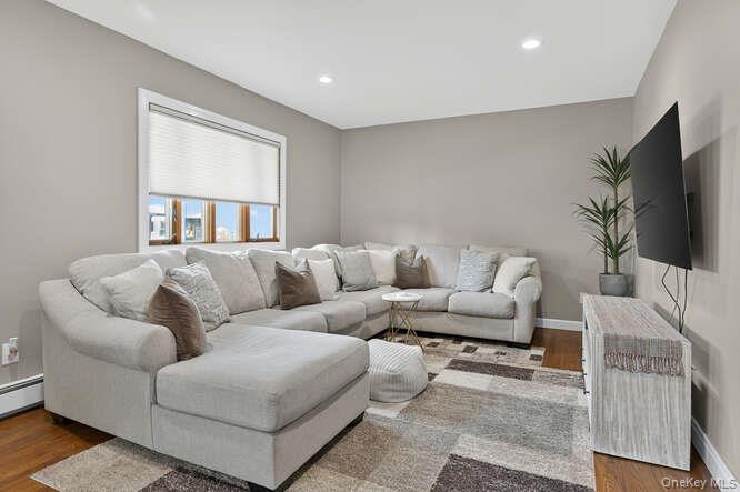 132 Roosevelt Avenue Mineola Mineola, NY 11501