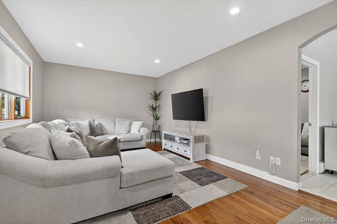 132 Roosevelt Avenue Mineola Mineola, NY 11501