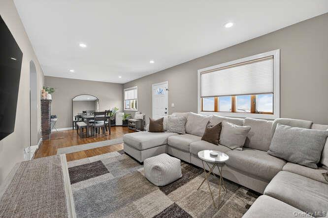 132 Roosevelt Avenue Mineola Mineola, NY 11501