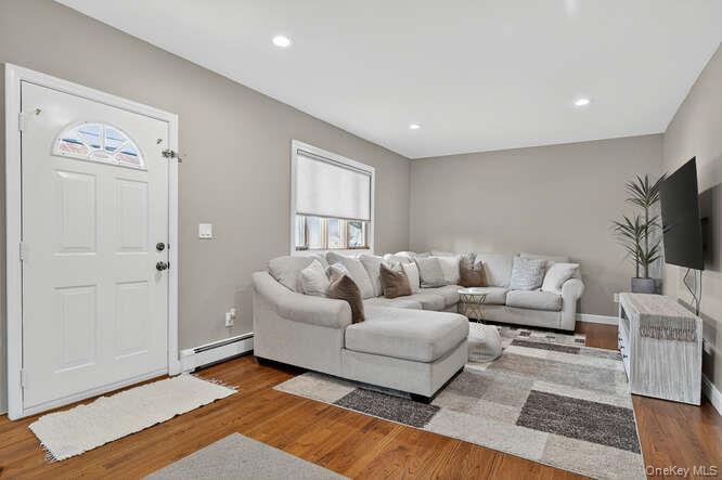 132 Roosevelt Avenue Mineola Mineola, NY 11501