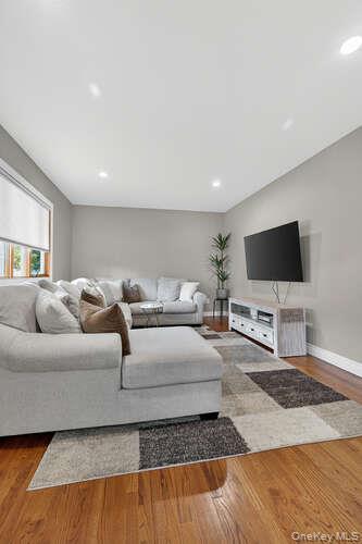 132 Roosevelt Avenue Mineola Mineola, NY 11501