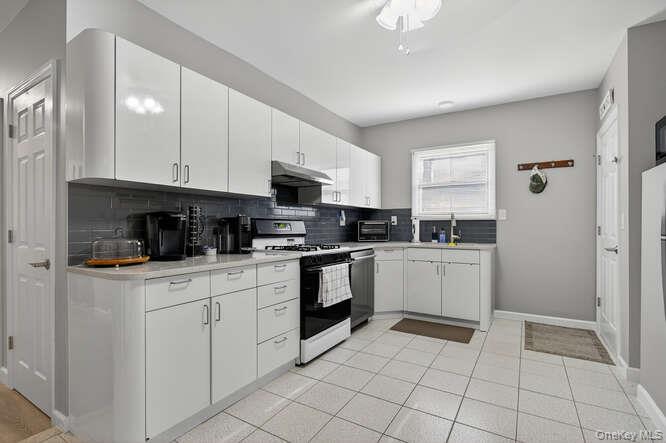 132 Roosevelt Avenue Mineola Mineola, NY 11501