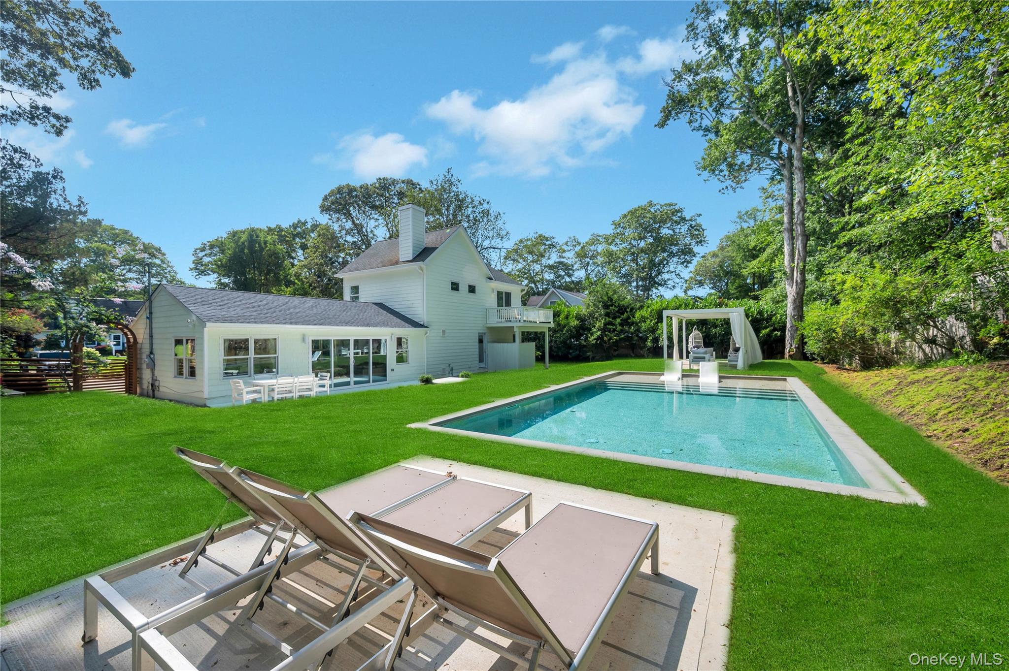 9 Pine Tree Road Southampton Southampton, NY 11968