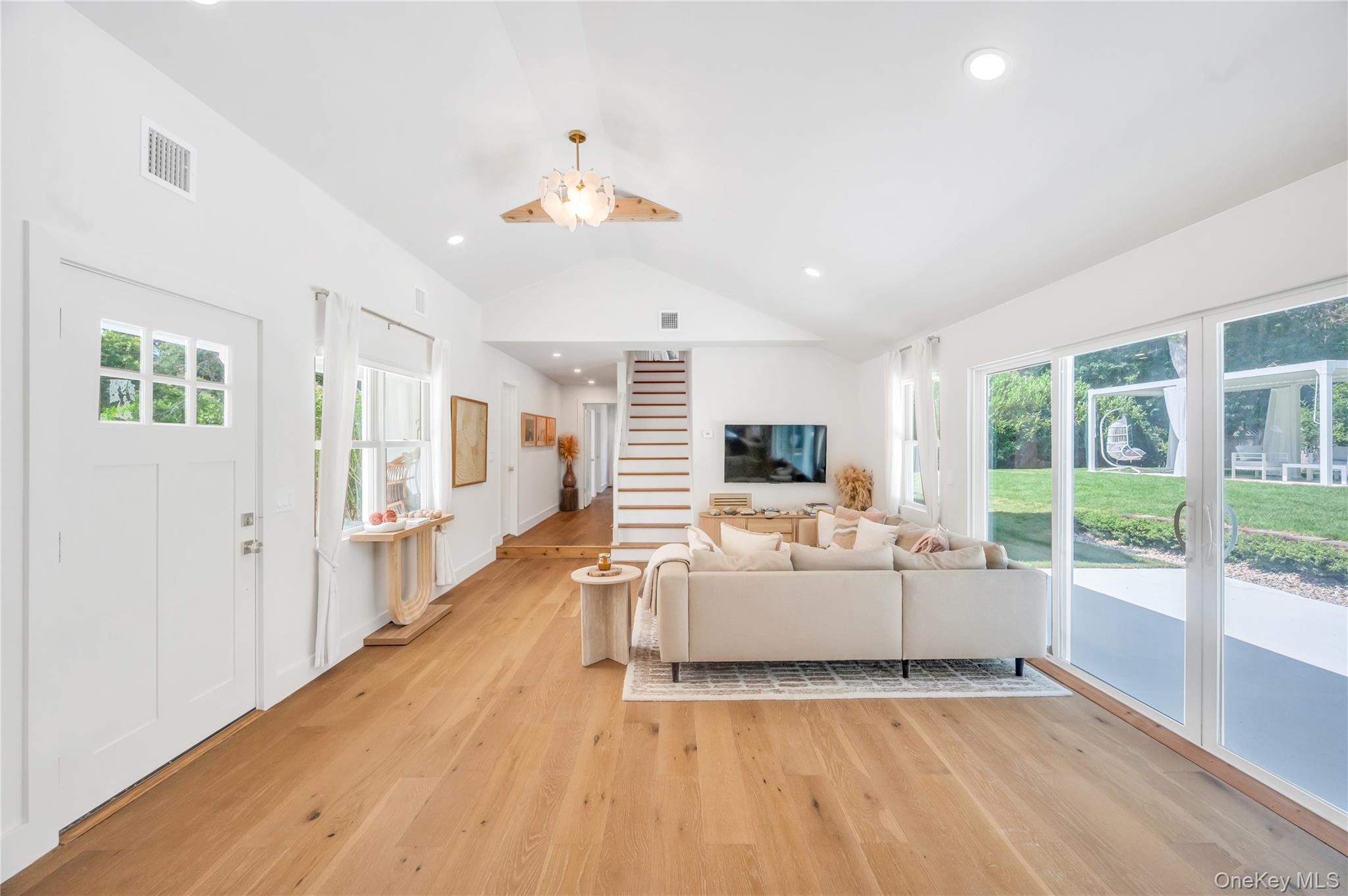 9 Pine Tree Road Southampton Southampton, NY 11968