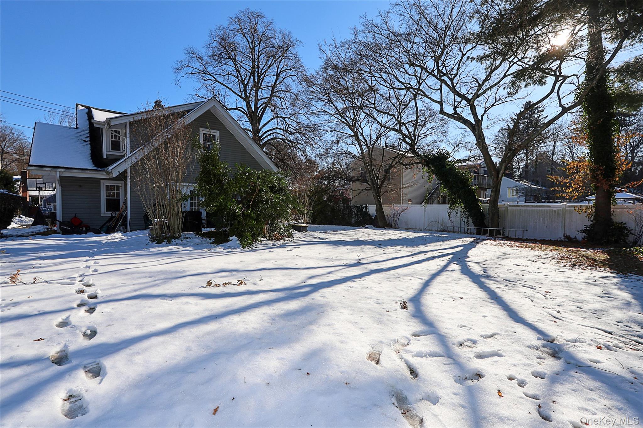 35 Francis Terrace Glen Cove Glen Cove, NY 11542