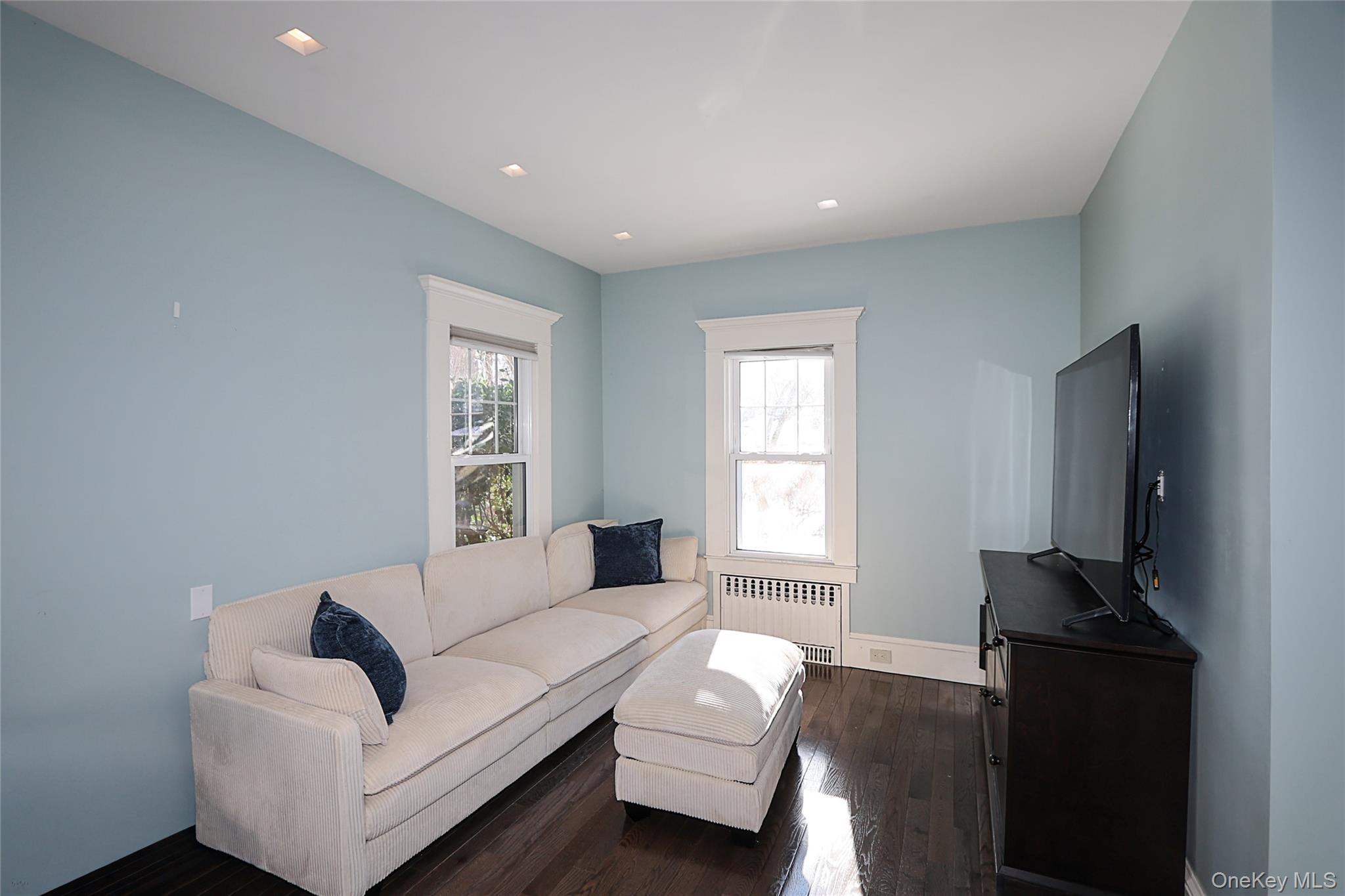 35 Francis Terrace Glen Cove Glen Cove, NY 11542