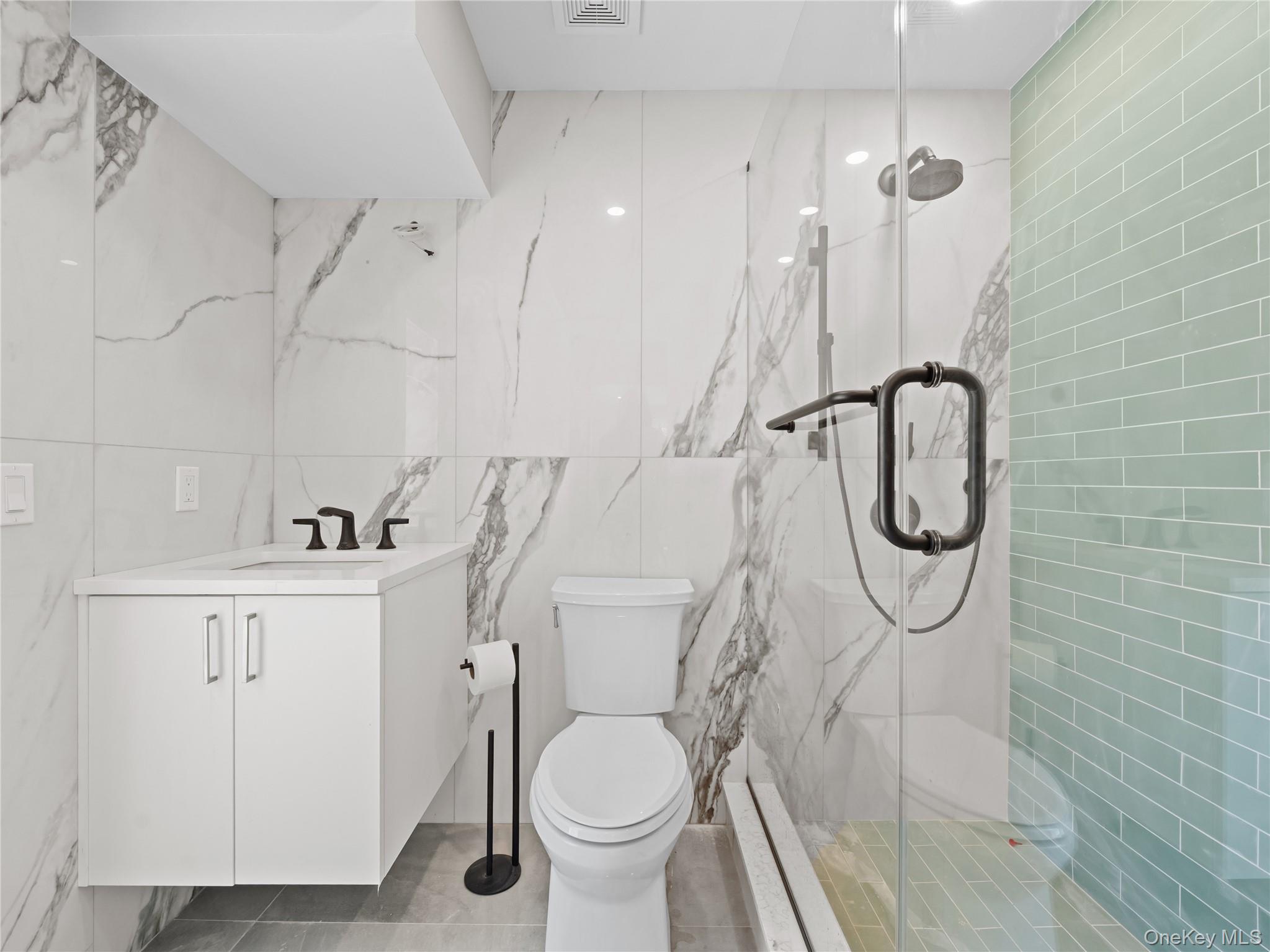 5 N Hills Road East Norwich East Norwich NY 11732