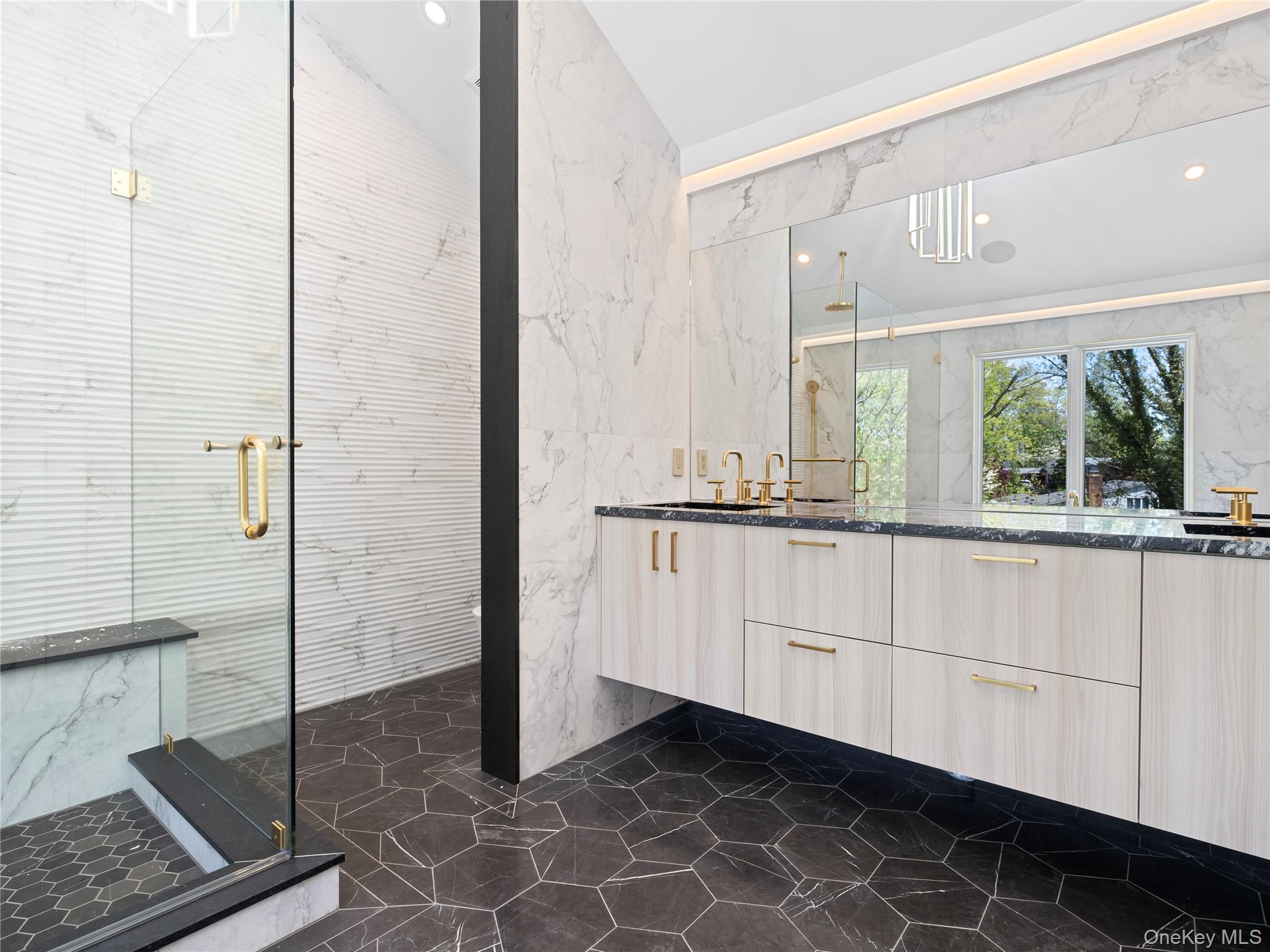 5 N Hills Road East Norwich East Norwich NY 11732