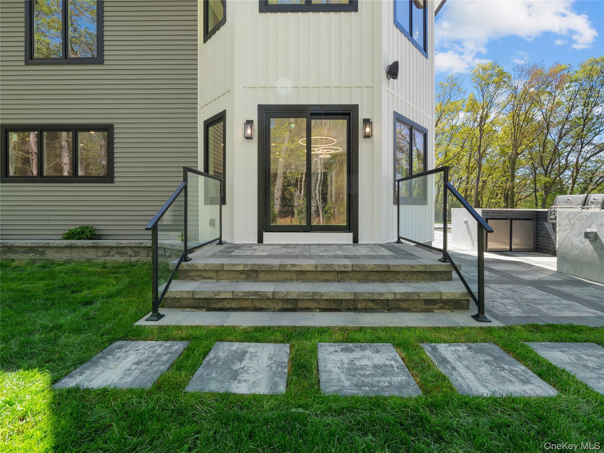 5 N Hills Road East Norwich East Norwich NY 11732