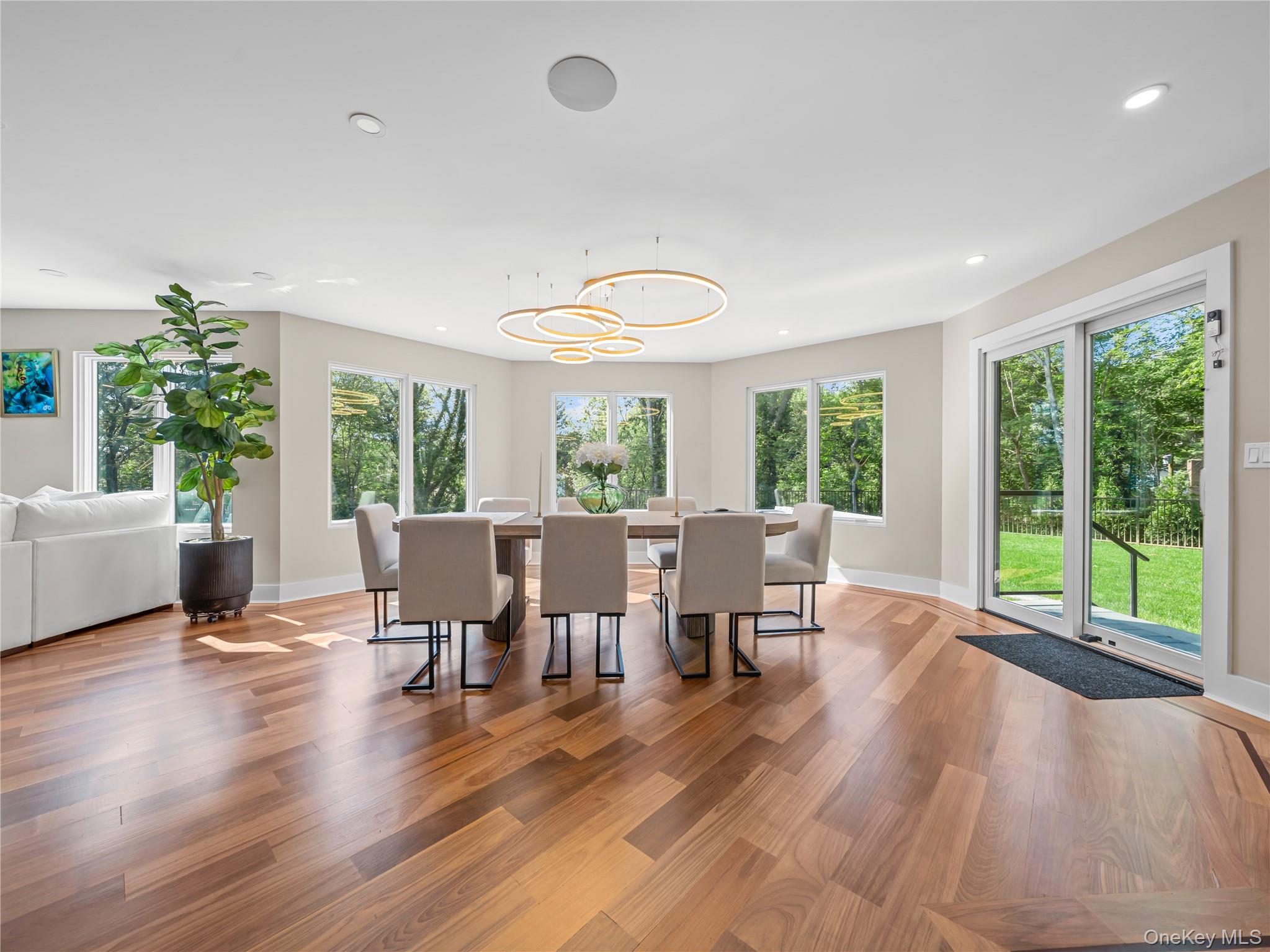 5 N Hills Road East Norwich East Norwich NY 11732