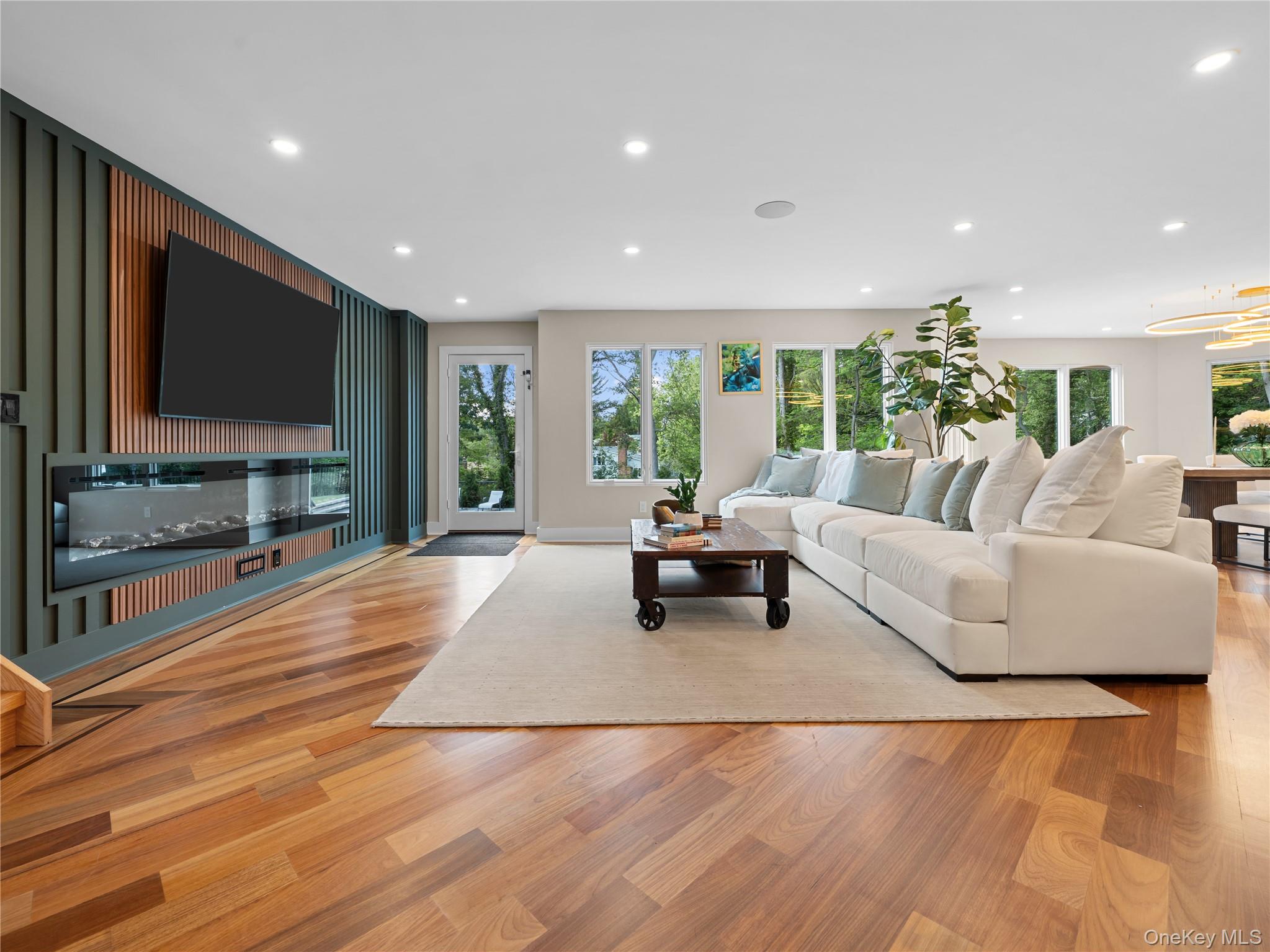 5 N Hills Road East Norwich East Norwich NY 11732