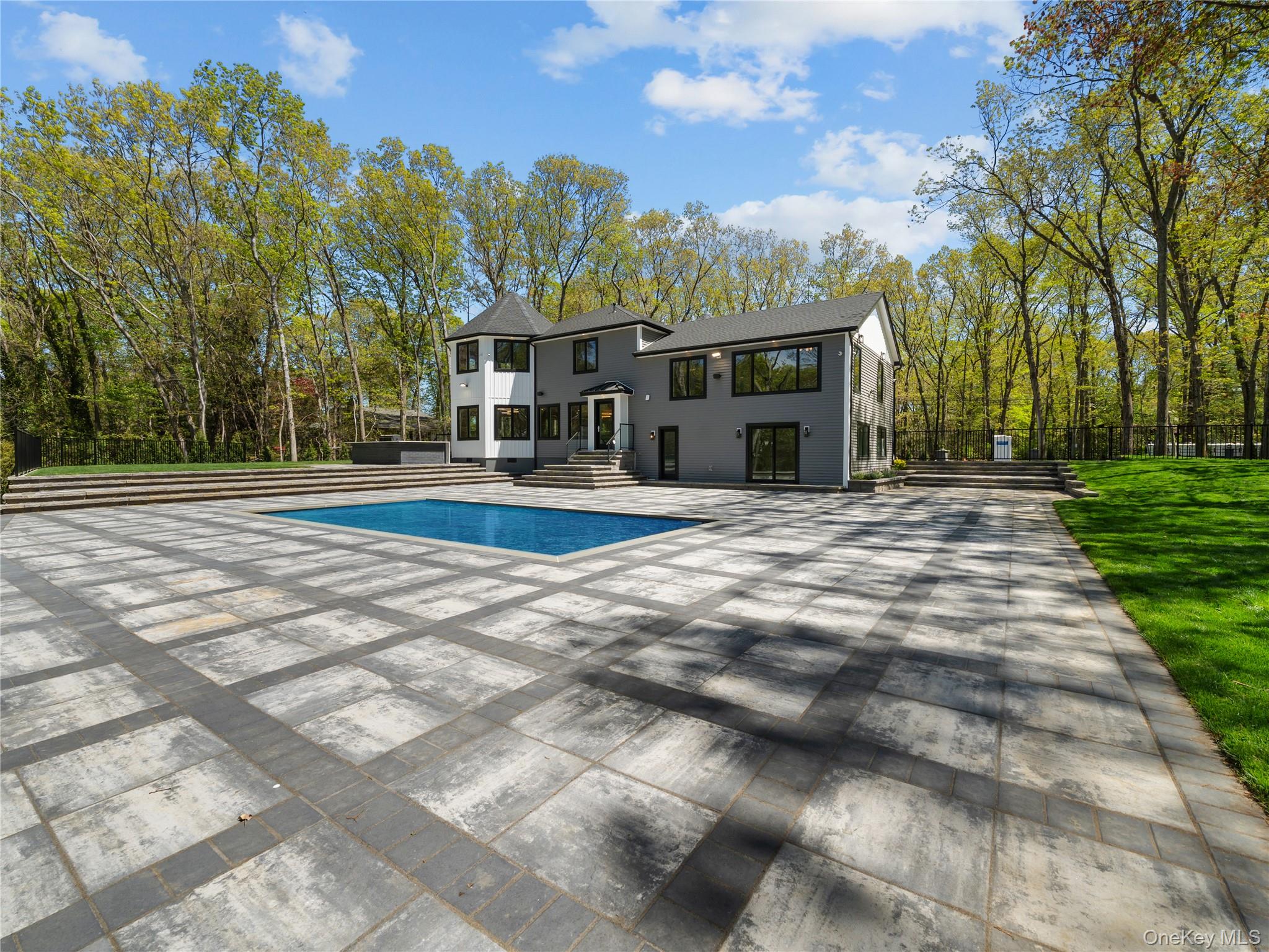 5 N Hills Road East Norwich East Norwich NY 11732