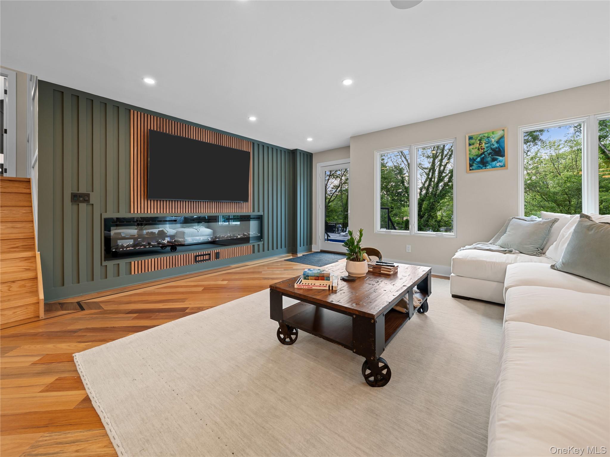 5 N Hills Road East Norwich East Norwich NY 11732