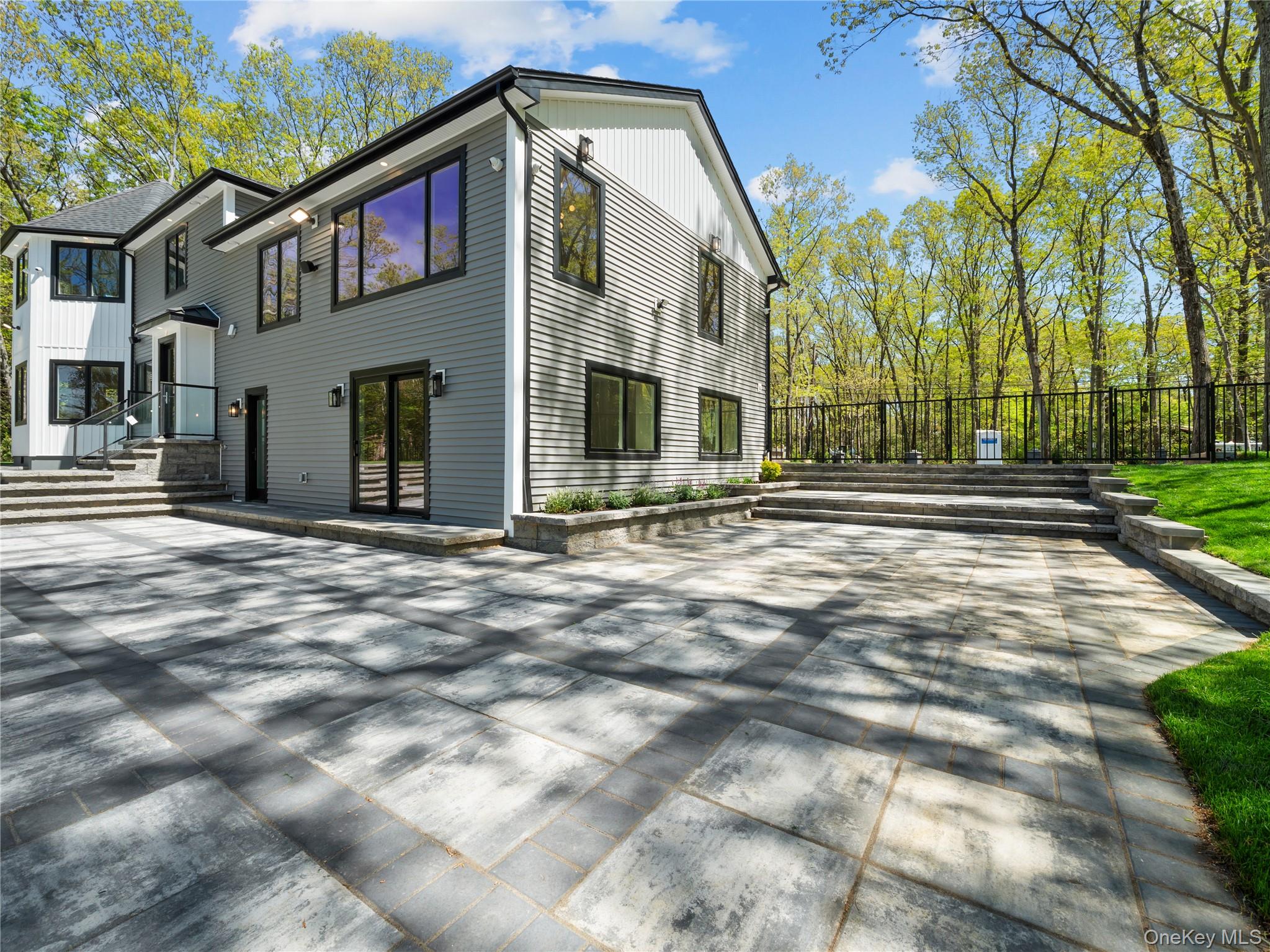 5 N Hills Road East Norwich East Norwich NY 11732