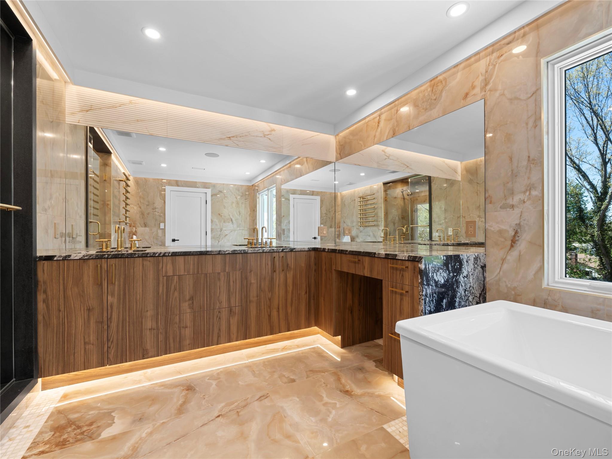 5 N Hills Road East Norwich East Norwich NY 11732