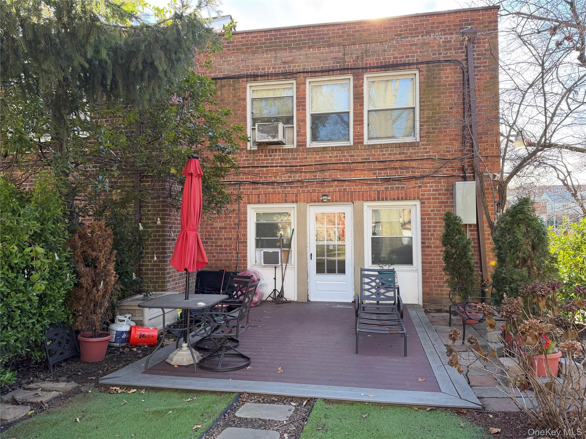 147-53 Grand Central Parkway 1 Briarwood Briarwood, NY 11435