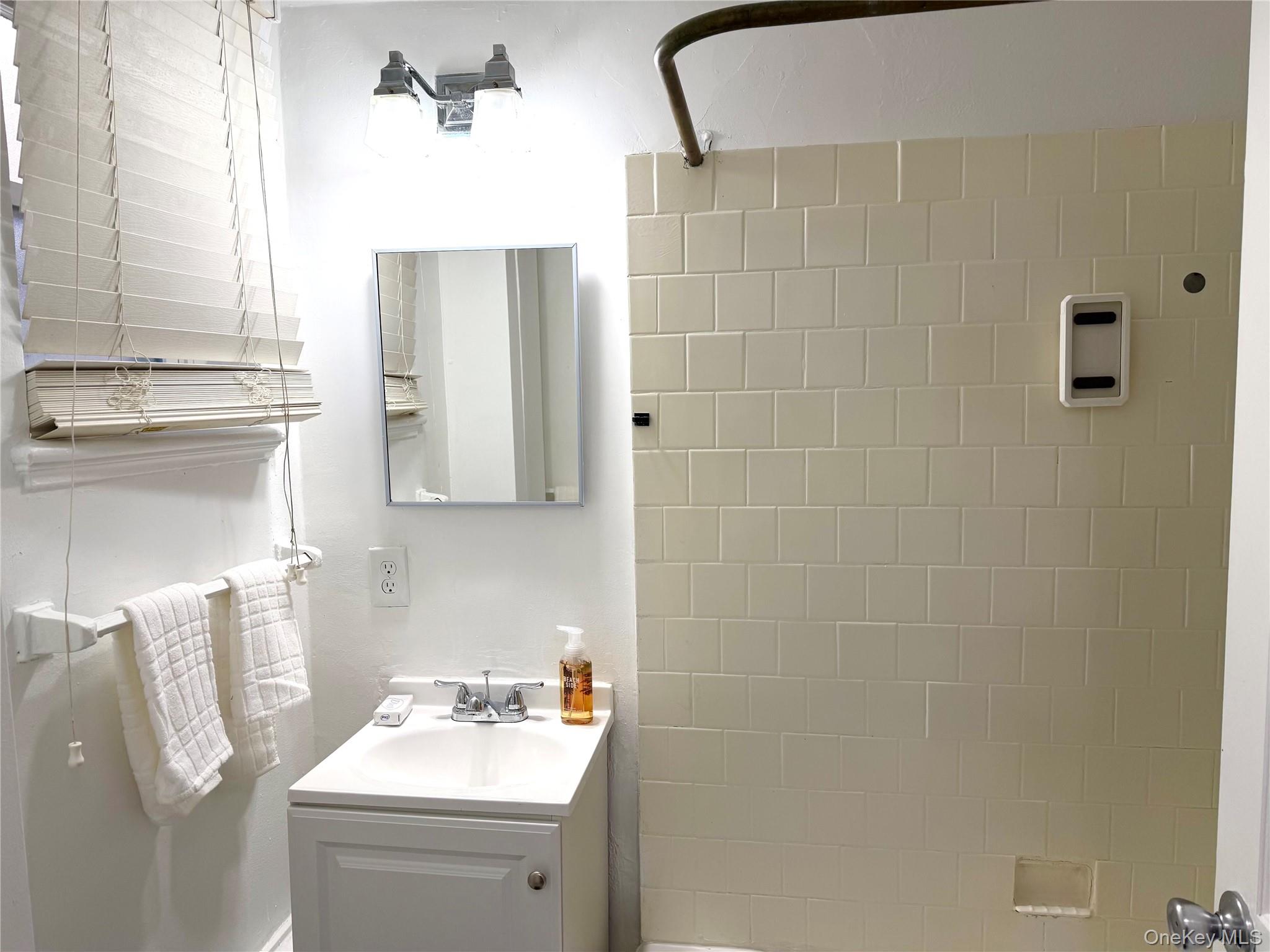 147-53 Grand Central Parkway 1 Briarwood Briarwood, NY 11435