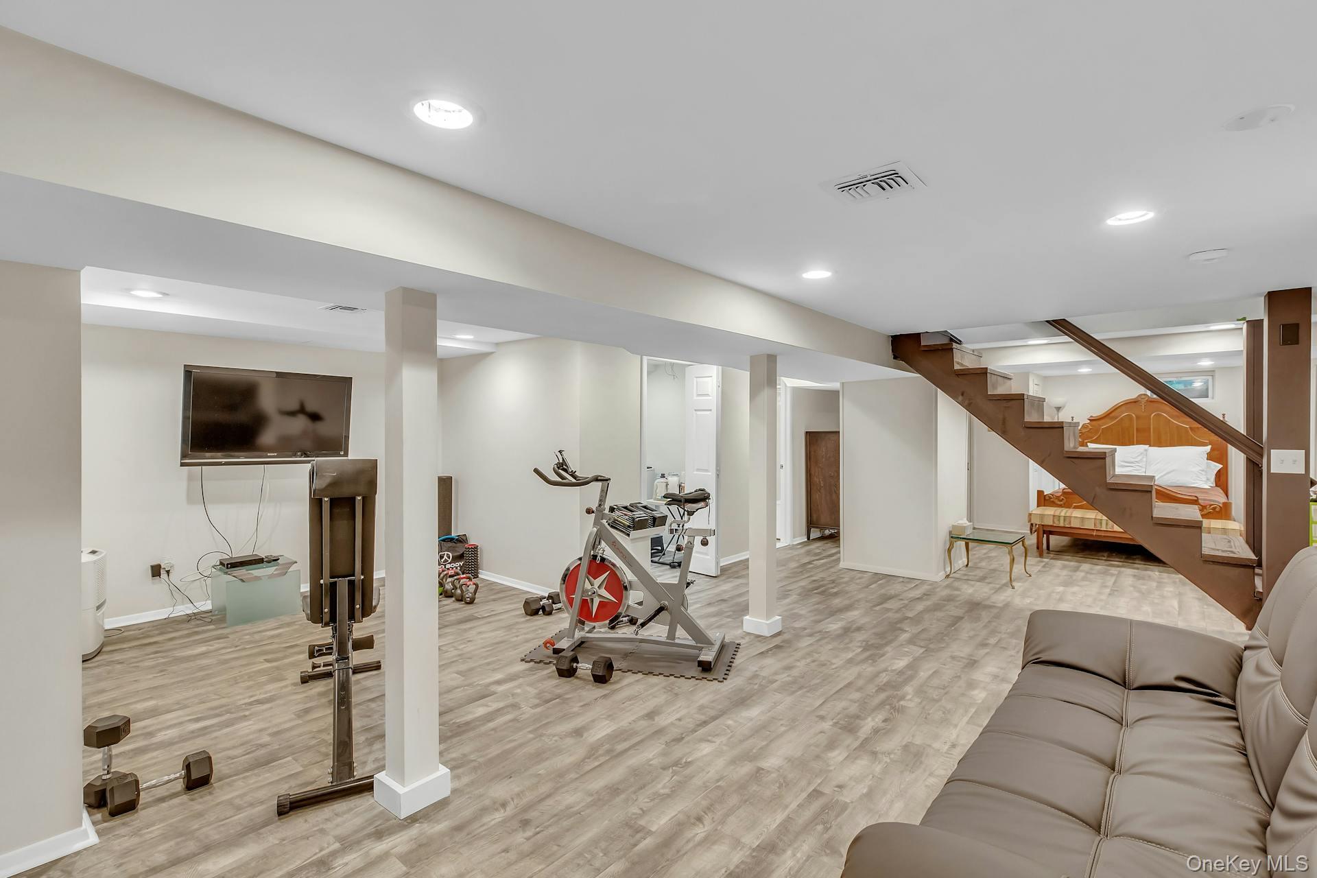 17 Lovell Road Hampton Bays Hampton Bays, NY 11946