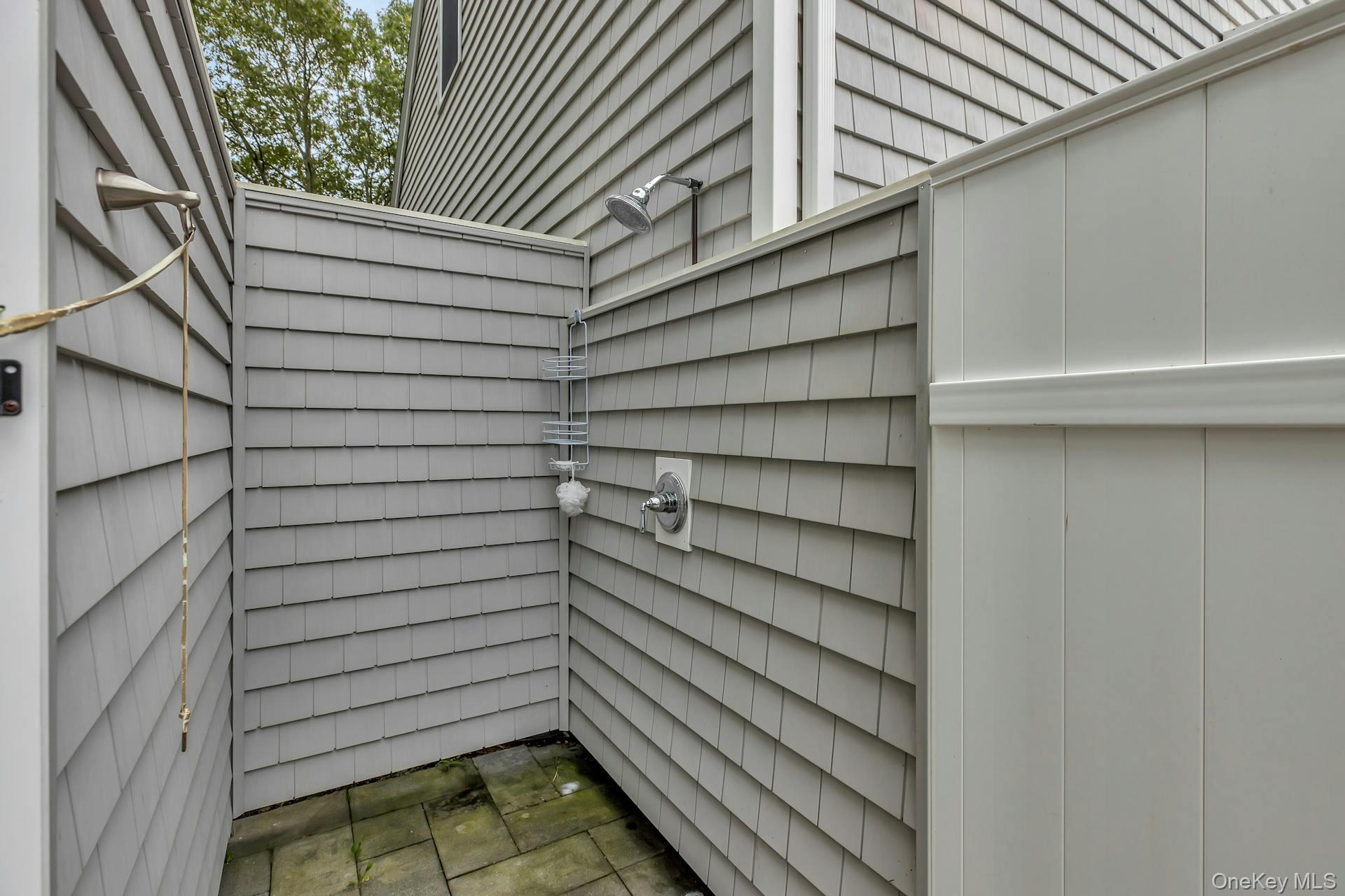 17 Lovell Road Hampton Bays Hampton Bays, NY 11946