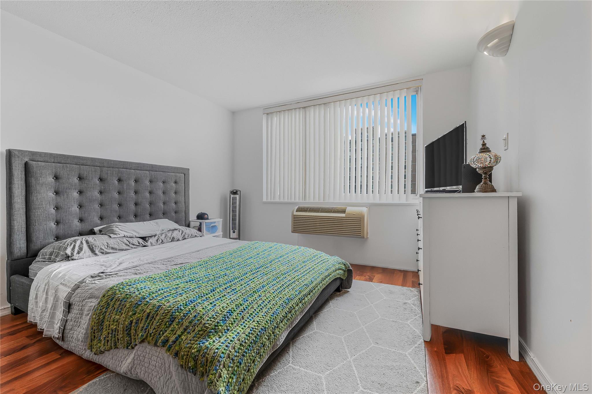 118-17 Union 15-J Forest Hills Forest Hills, NY 11375