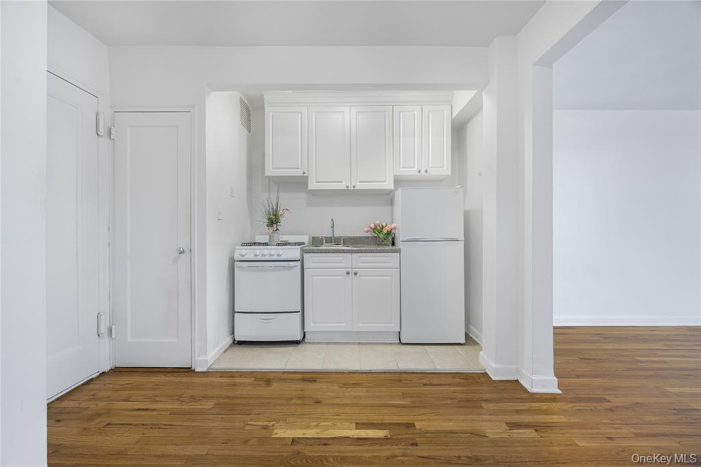 99-63 66 Avenue F7 Rego Park Rego Park, NY 11374