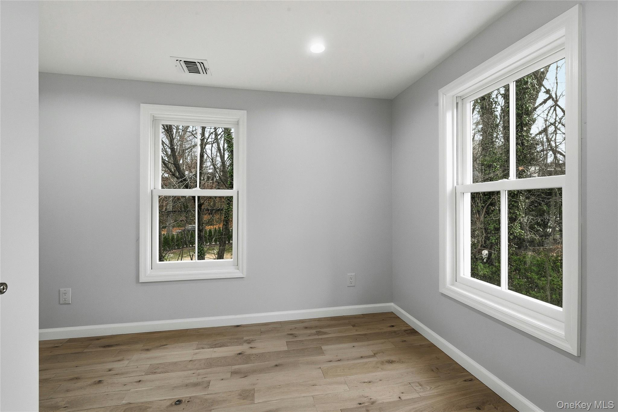 17 Tatterson Street Roslyn Roslyn, NY 11576