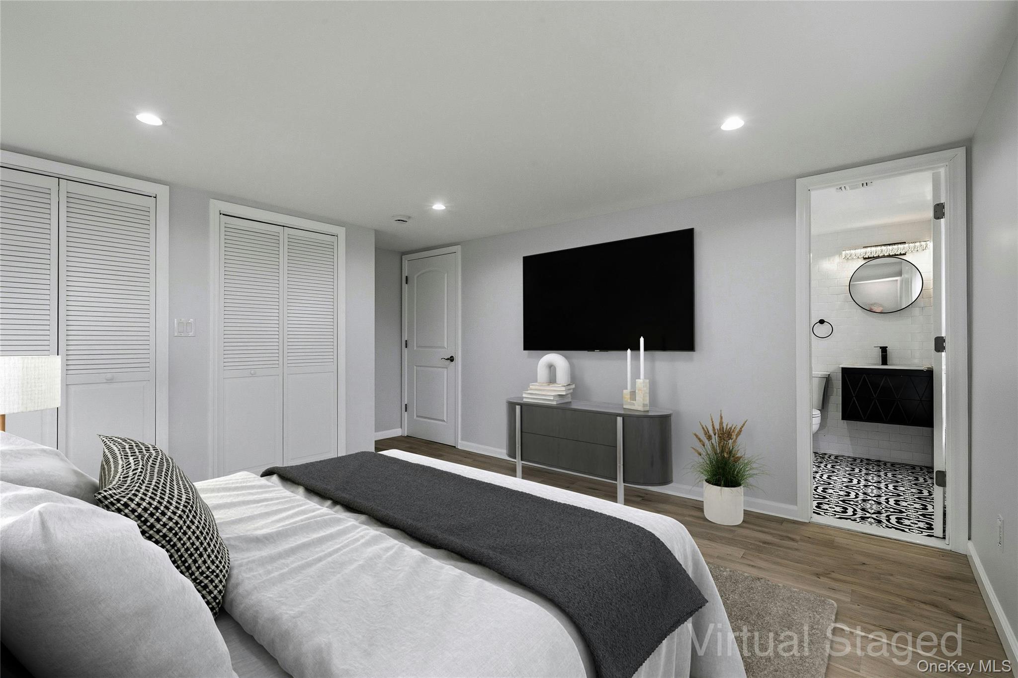 17 Tatterson Street Roslyn Roslyn, NY 11576