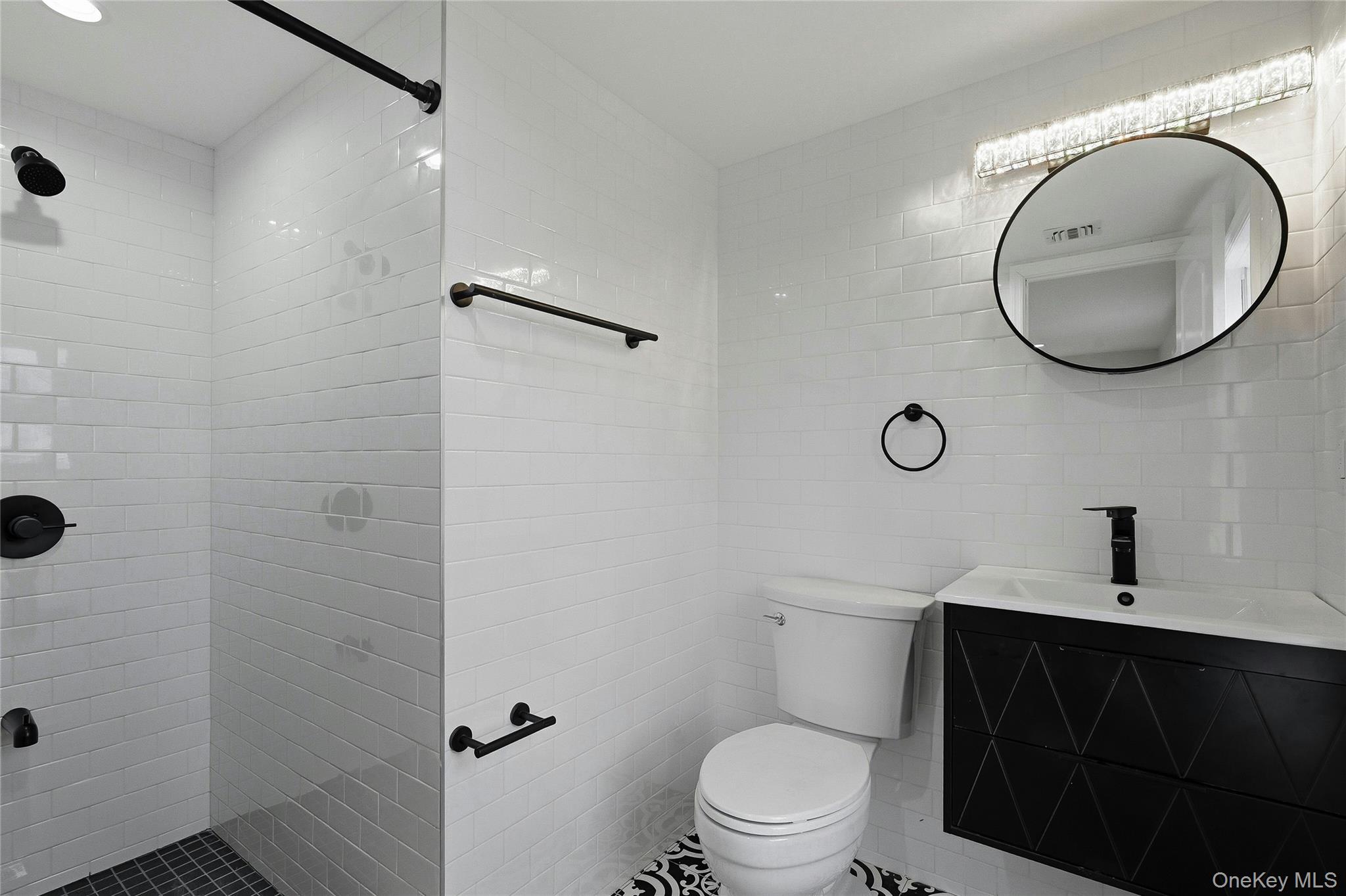 17 Tatterson Street Roslyn Roslyn, NY 11576