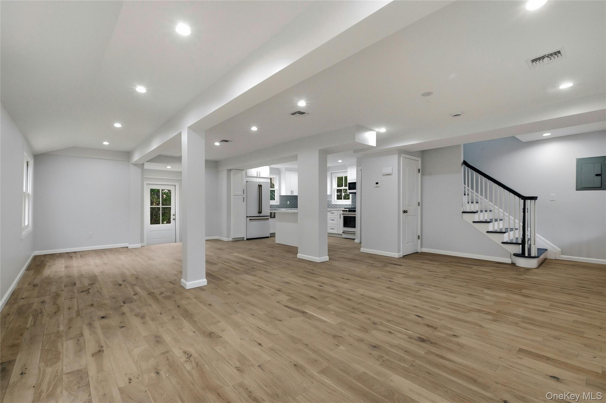 17 Tatterson Street Roslyn Roslyn, NY 11576