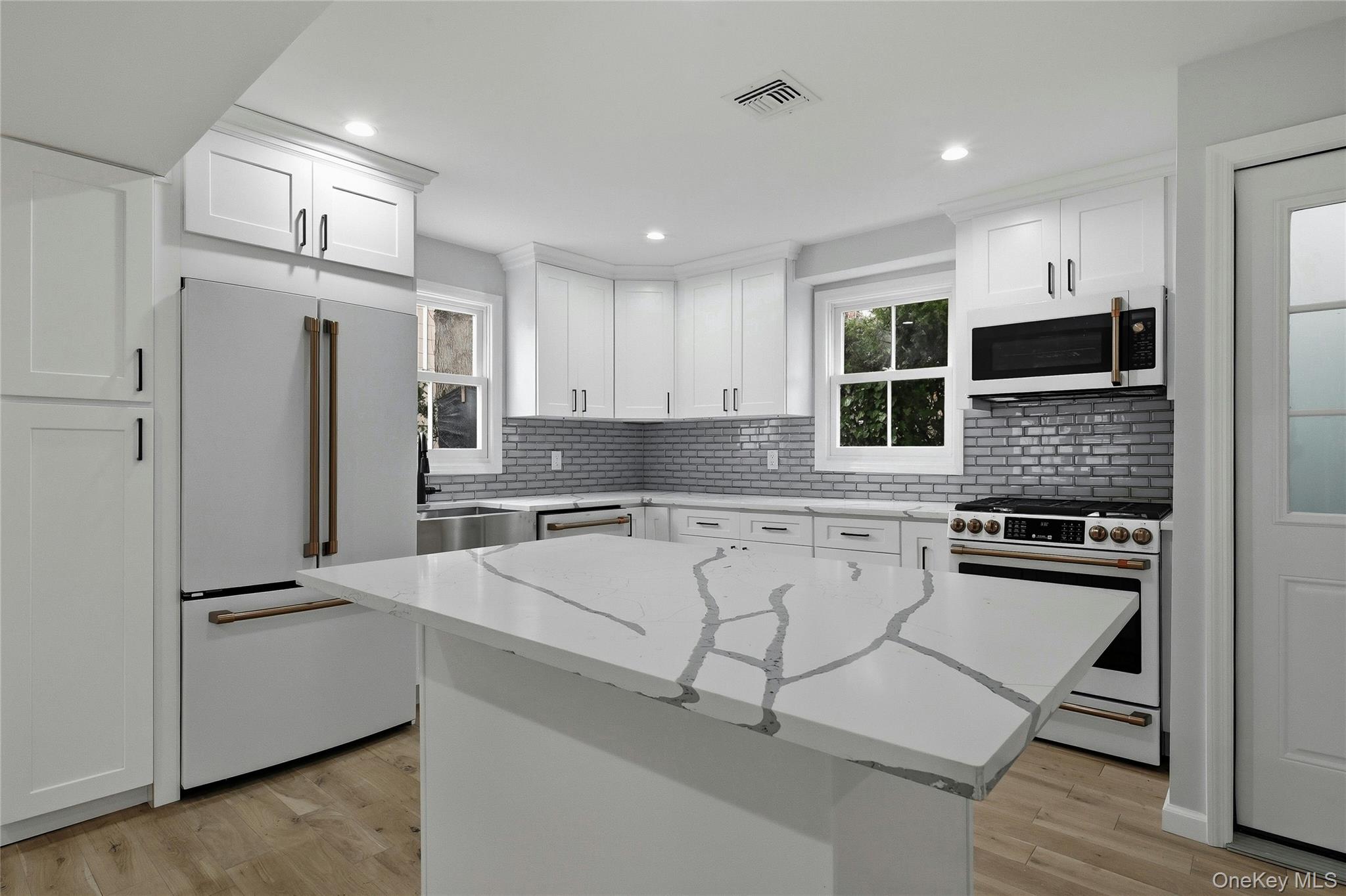 17 Tatterson Street Roslyn Roslyn, NY 11576