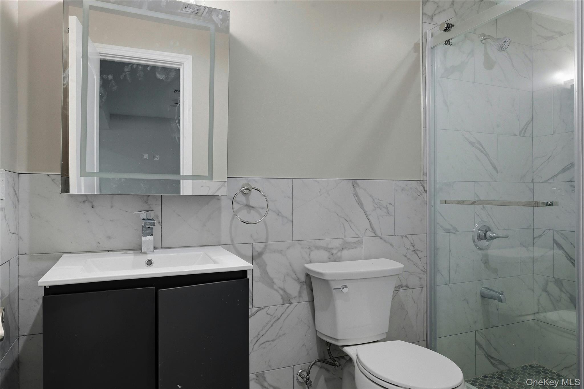 17 Tatterson Street Roslyn Roslyn, NY 11576