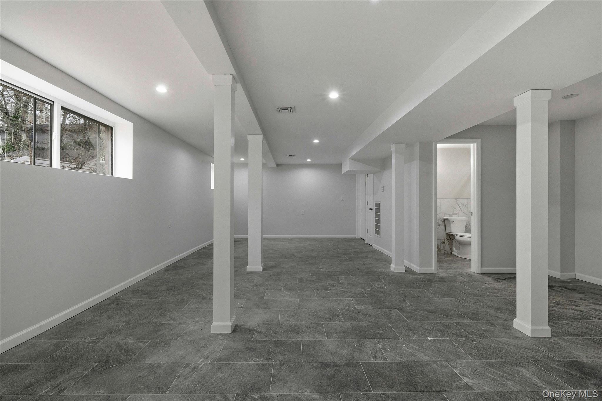 17 Tatterson Street Roslyn Roslyn, NY 11576