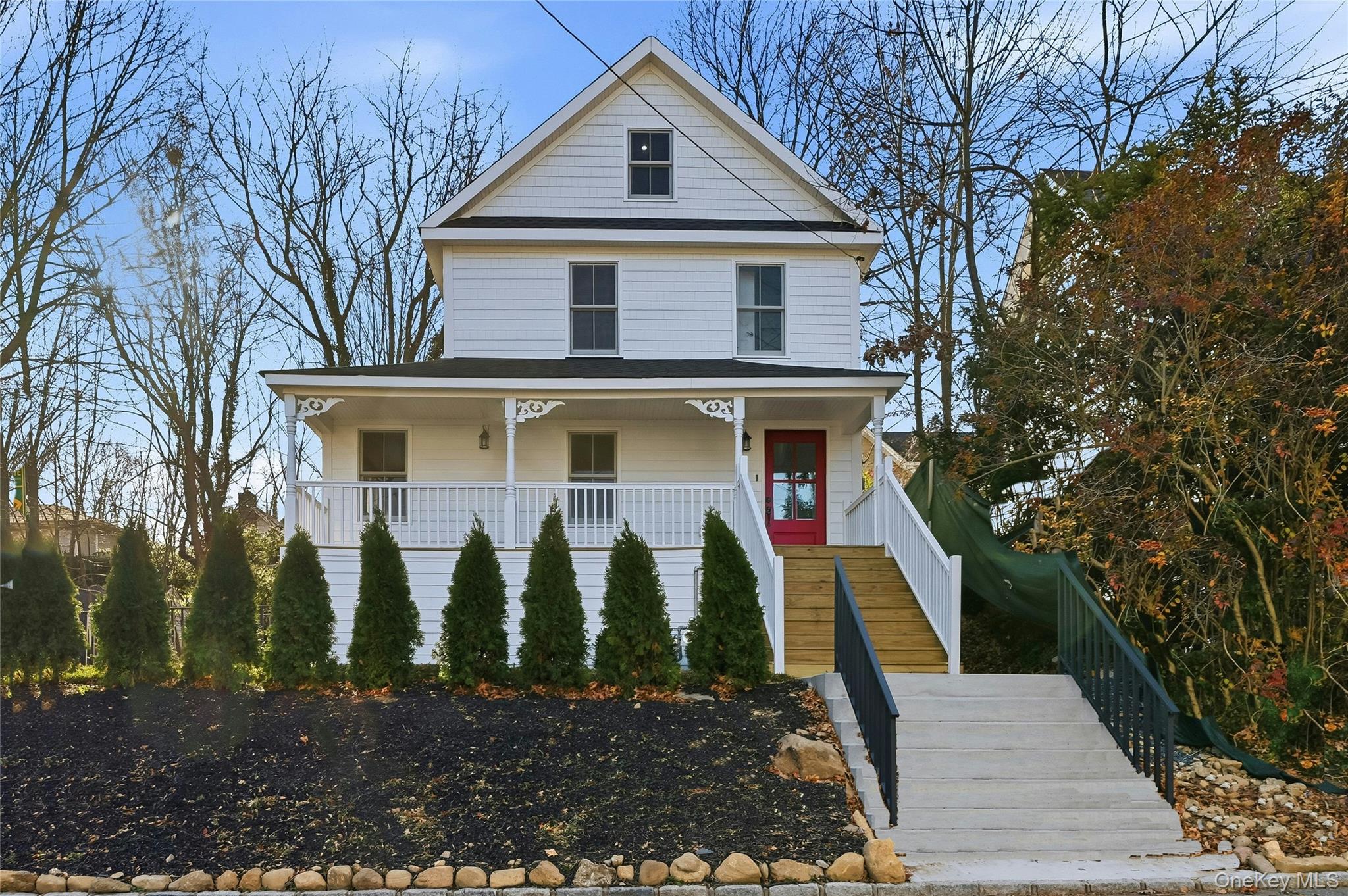 17 Tatterson Street Roslyn Roslyn, NY 11576