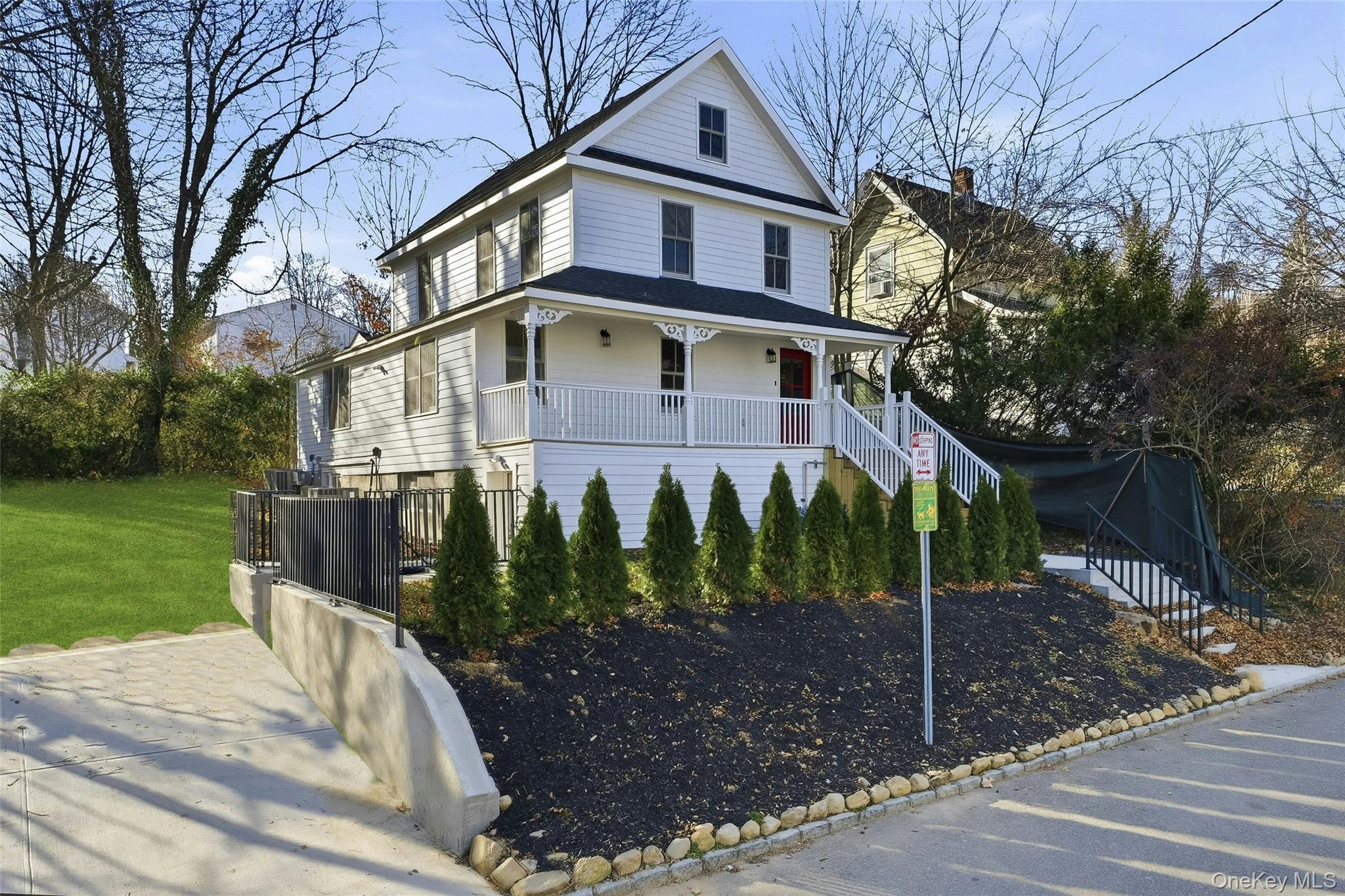 17 Tatterson Street Roslyn Roslyn, NY 11576