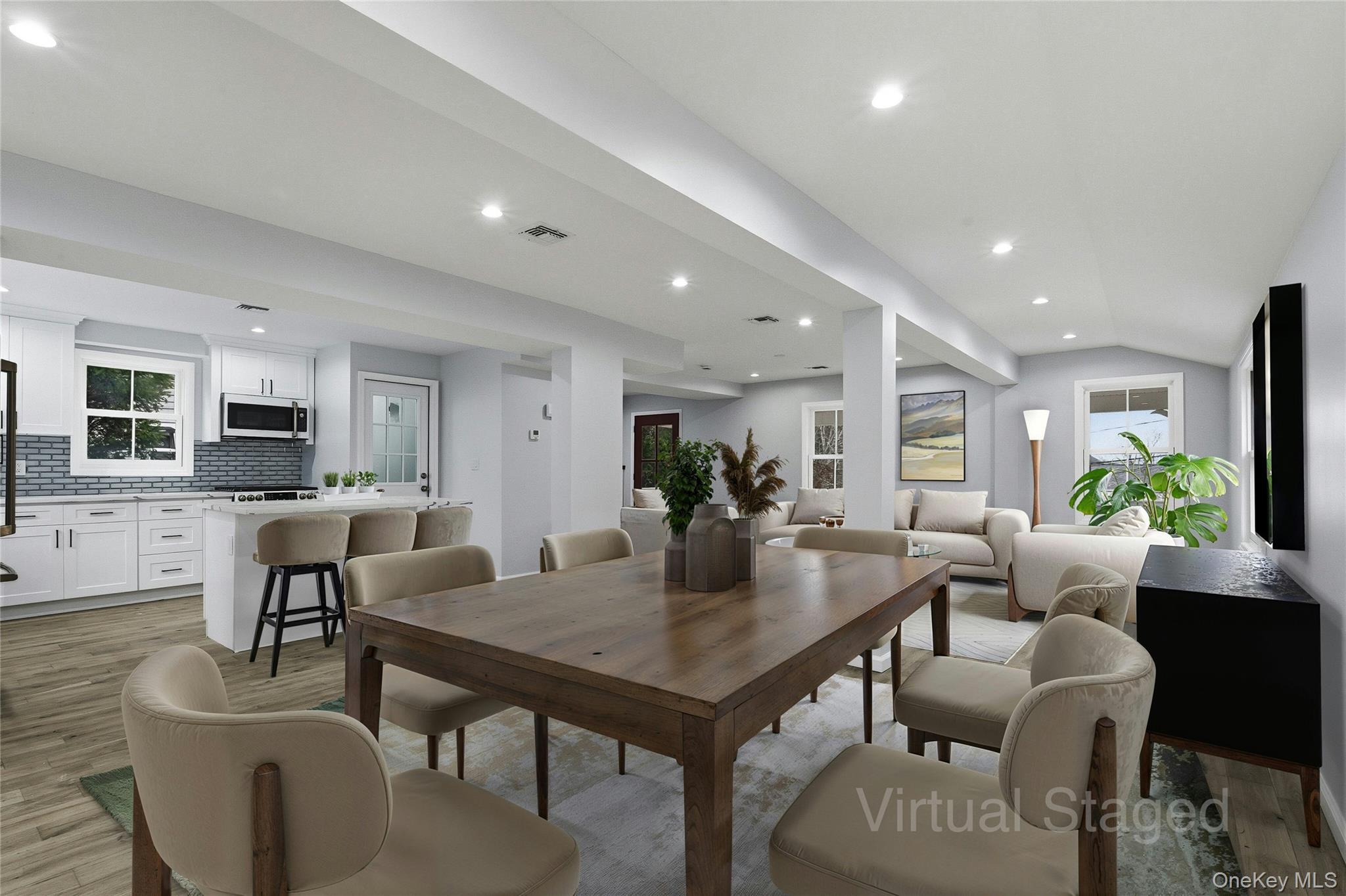 17 Tatterson Street Roslyn Roslyn, NY 11576