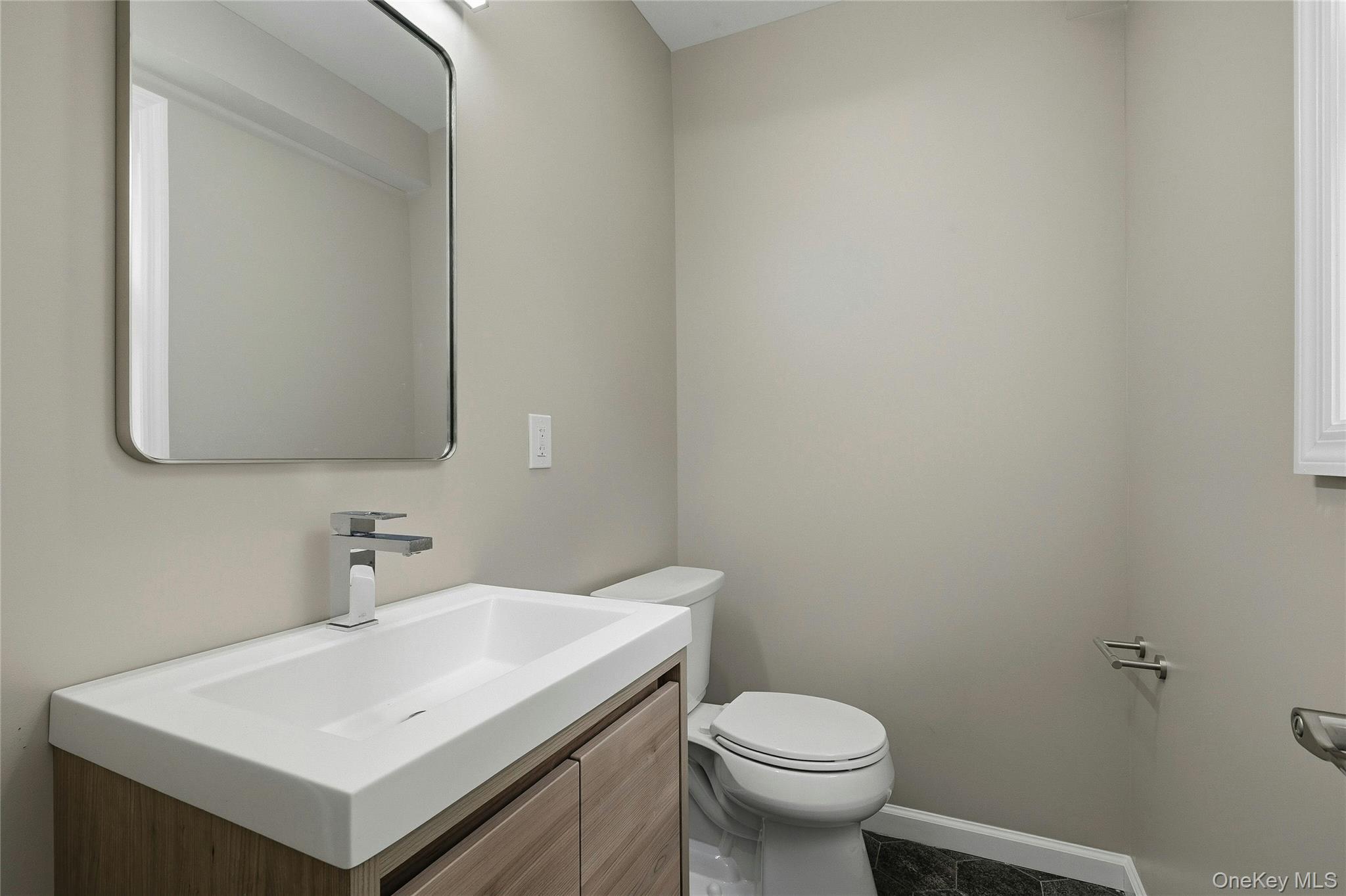 17 Tatterson Street Roslyn Roslyn, NY 11576