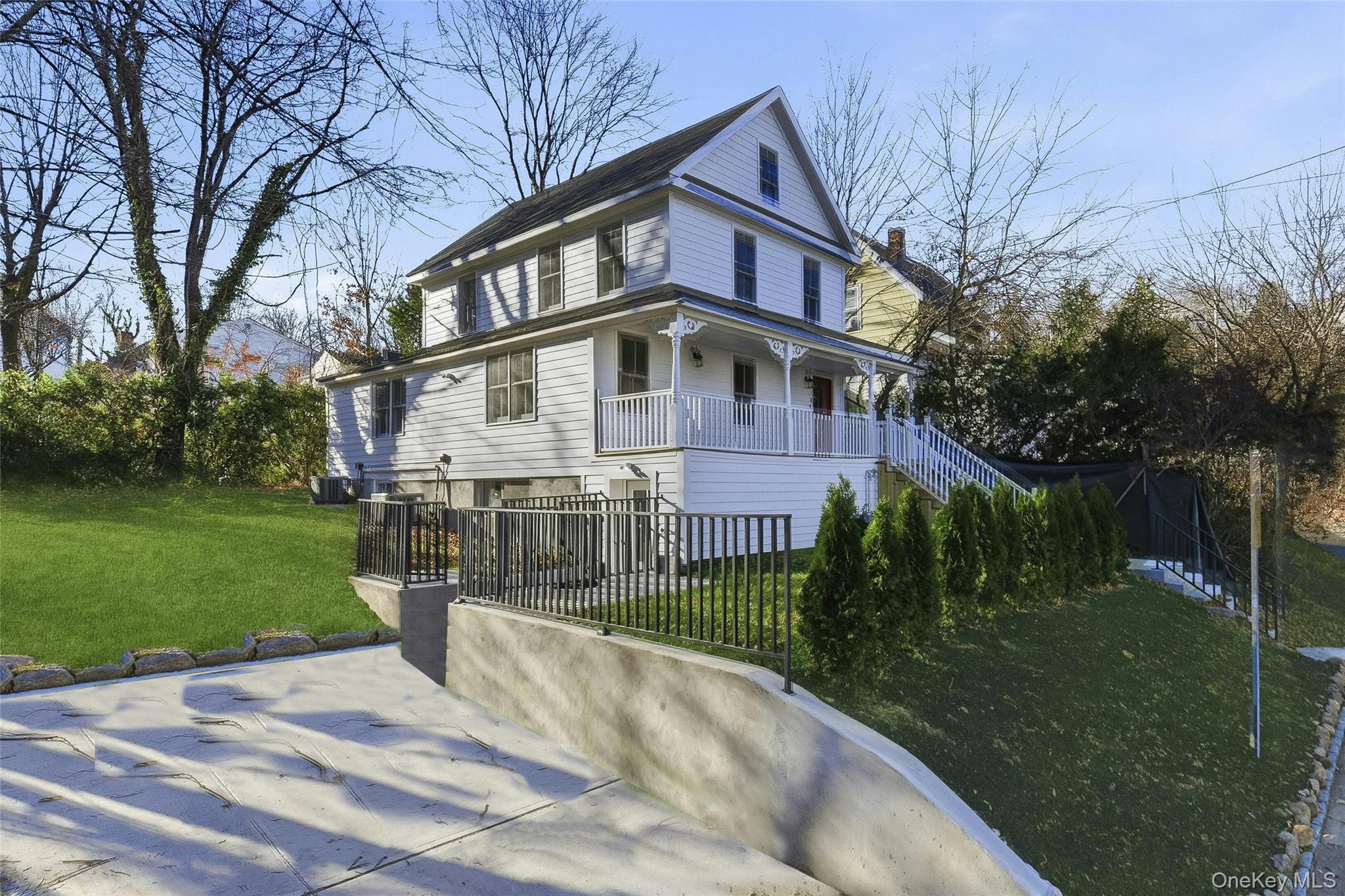 17 Tatterson Street Roslyn Roslyn, NY 11576